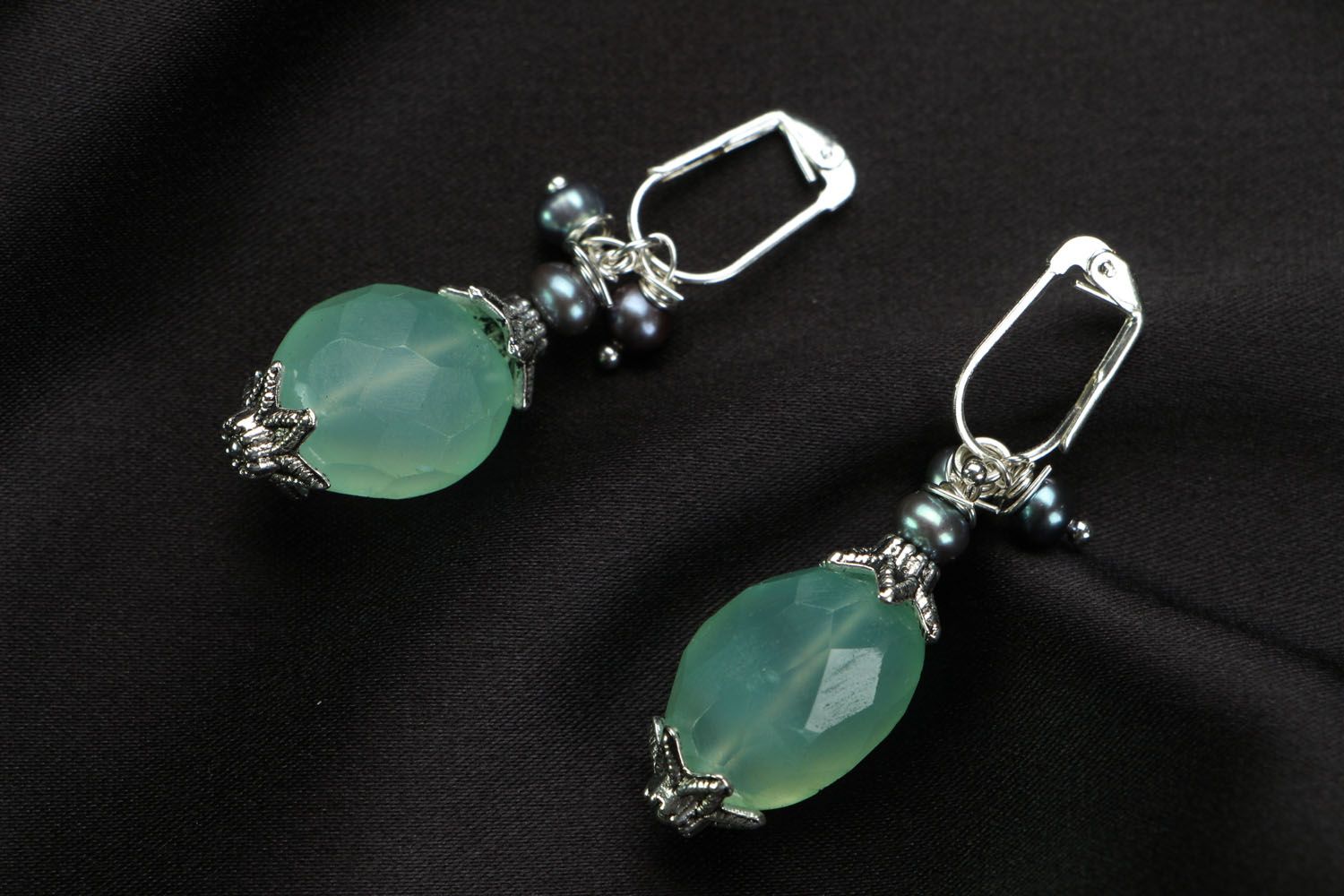 Earrings with chalcedony and black pearls photo 1
