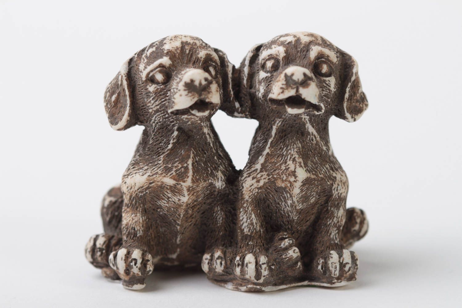 Статуэтка из полимерной смолы и мраморной пудры пара собак миниатюрная хенд мейд фото 2
