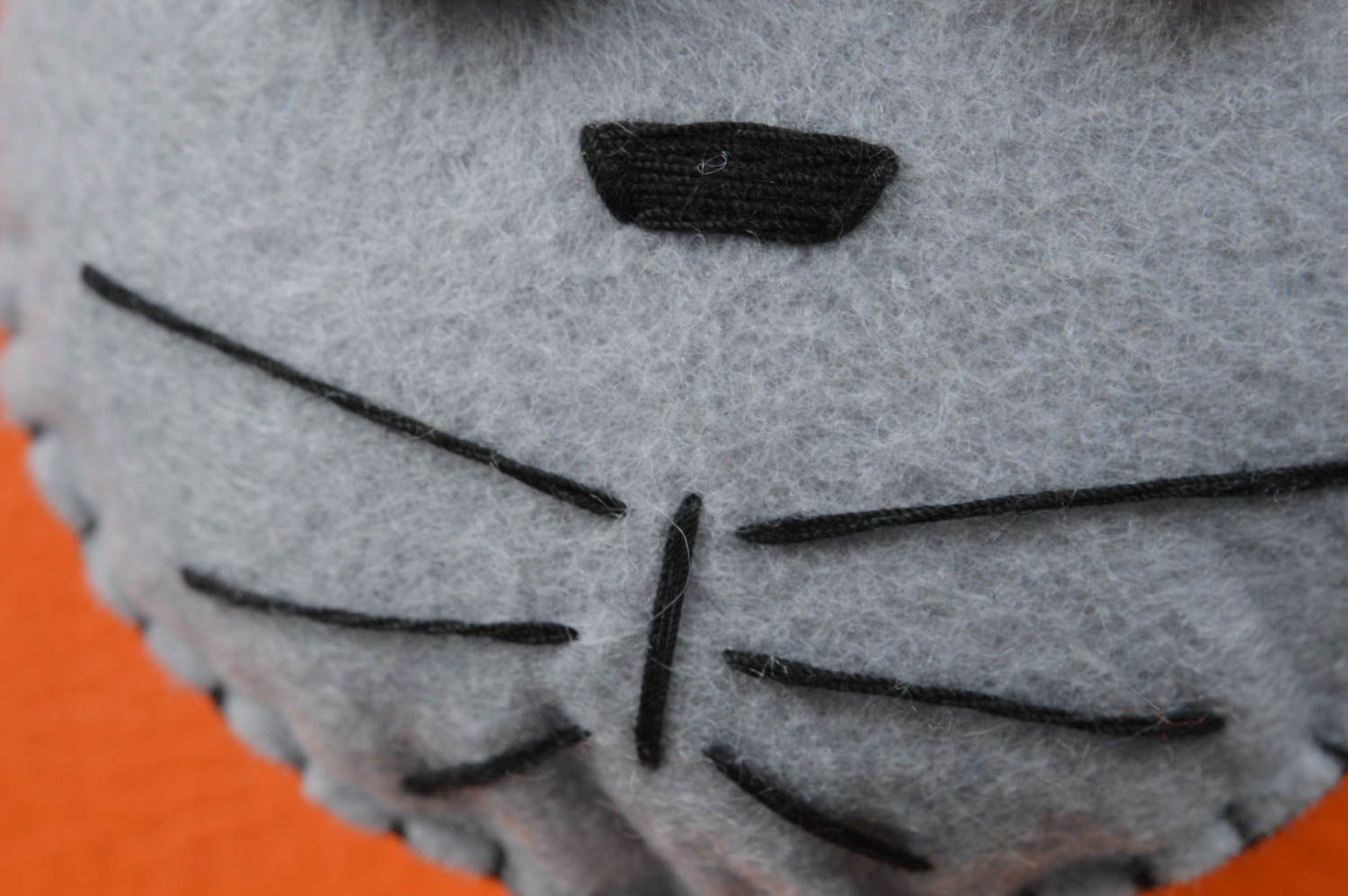 Signet pour livre réalisé en forme de chat gris en feutre mou fait main photo 3