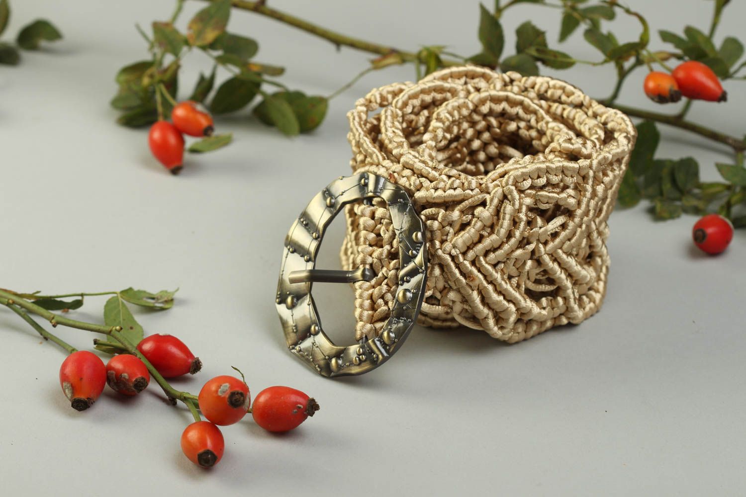 Cinturon artesanal trenzado elegante beige accesorio de moda ropa femenina foto 1