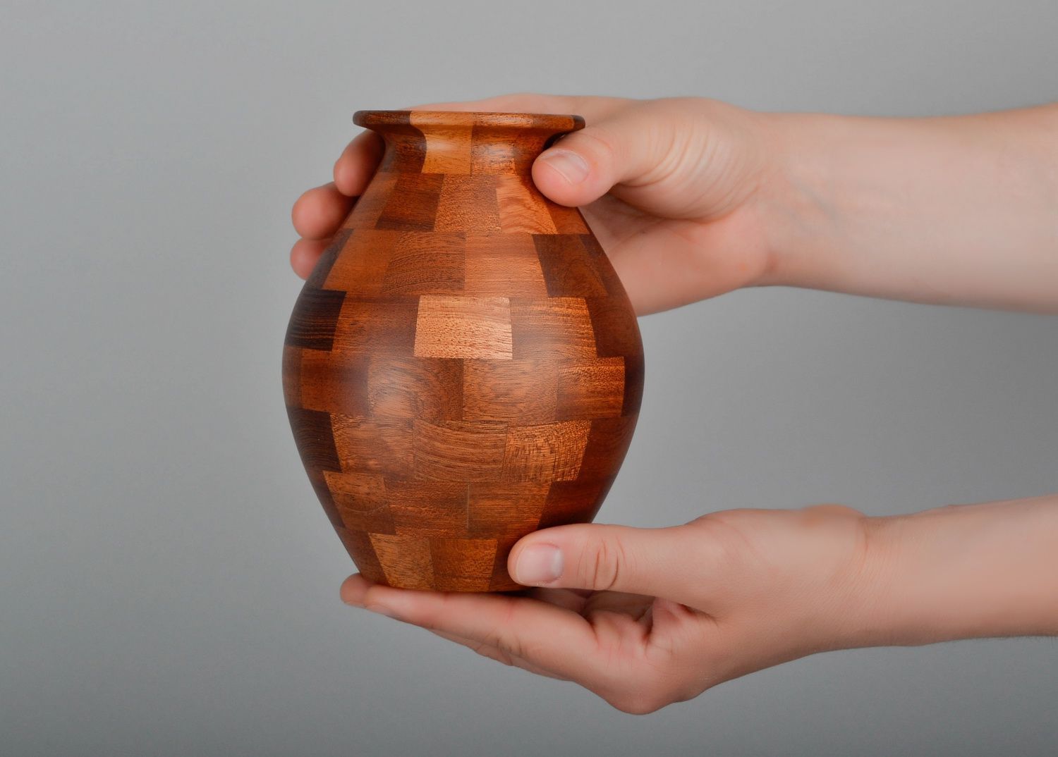 Vaso arredondado de madeira foto 4