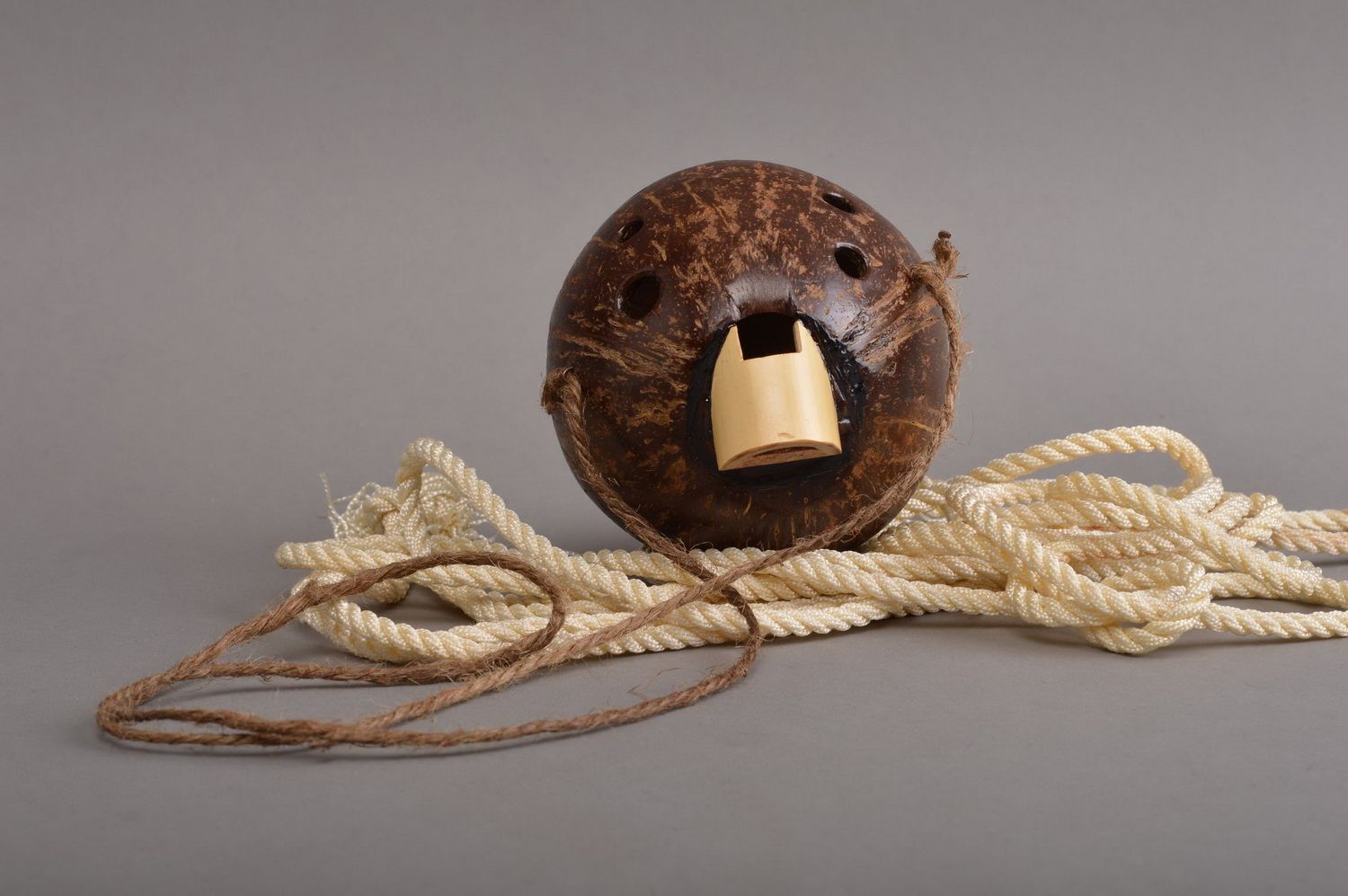 Flûte ocarina traditionnelle faite main en bois de cocotier ethnique accessoire photo 1