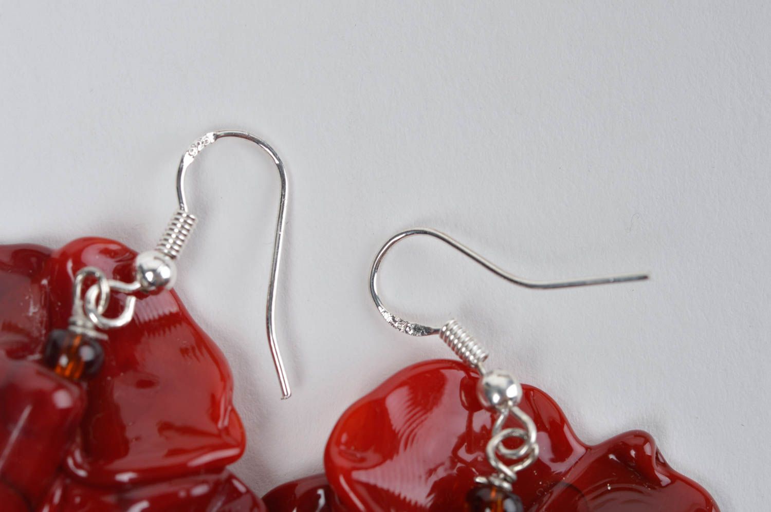 Boucles d'oreilles pendantes Bijou fait main Cadeau femme Pavots rouges en verre photo 4
