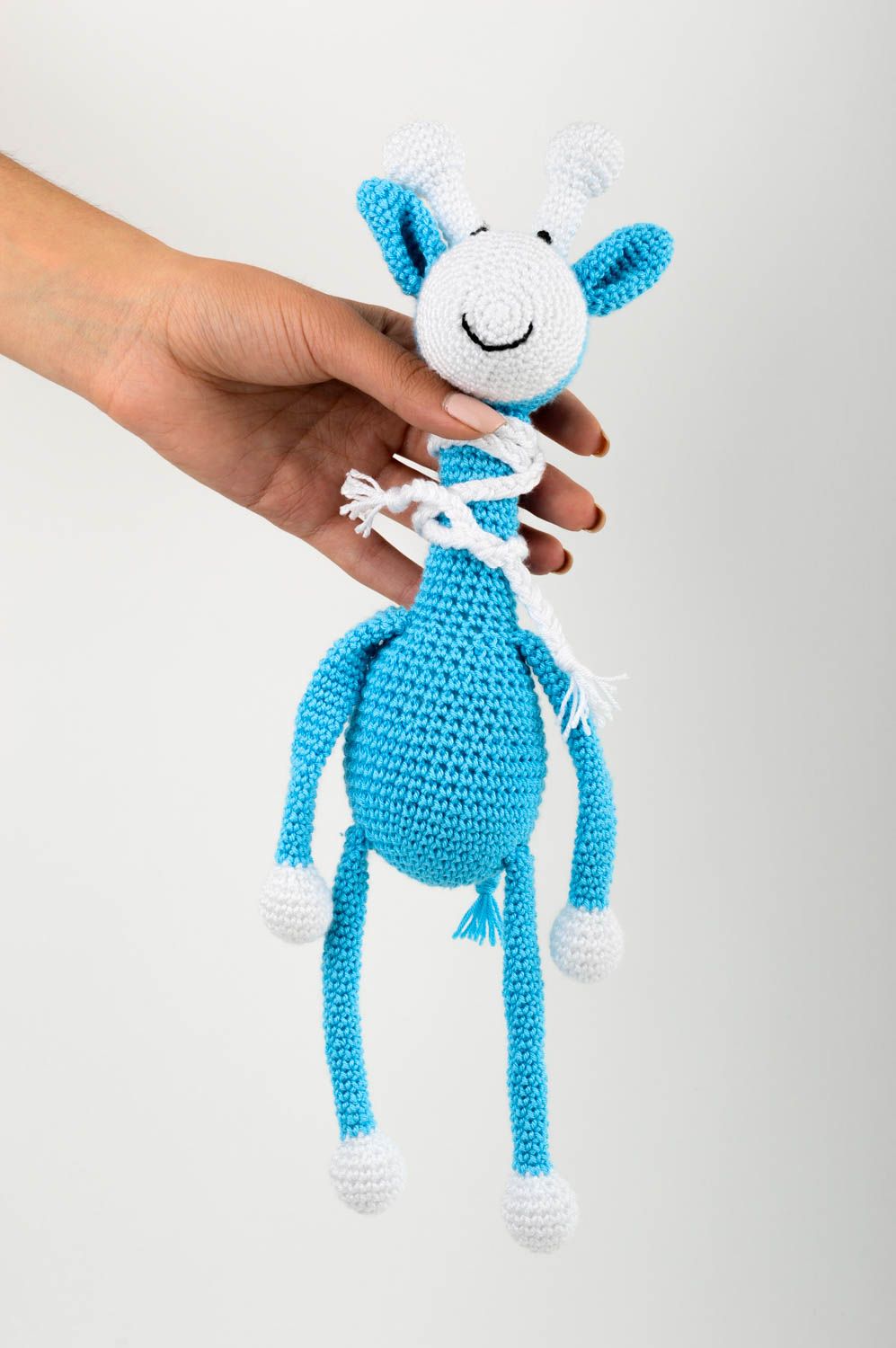 Peluche girafe bleu-blanc faite main Jouet tricot au crochet Cadeau pour enfant photo 2