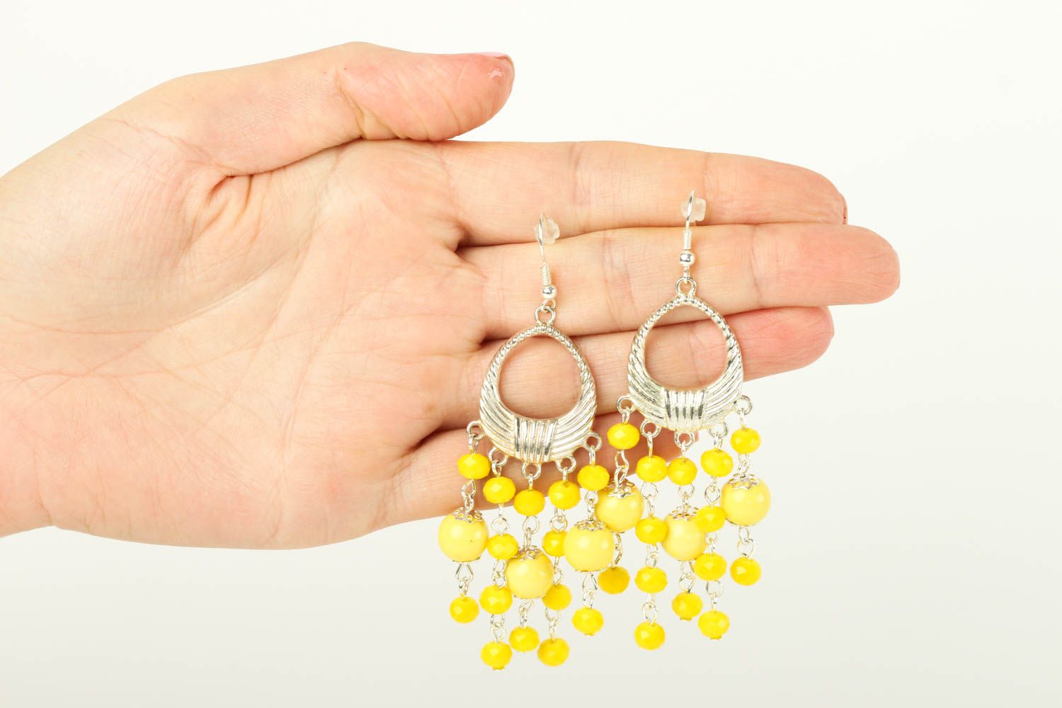 Boucles d'oreilles jaunes Bijou fait main design perles plastiques Cadeau femme photo 5