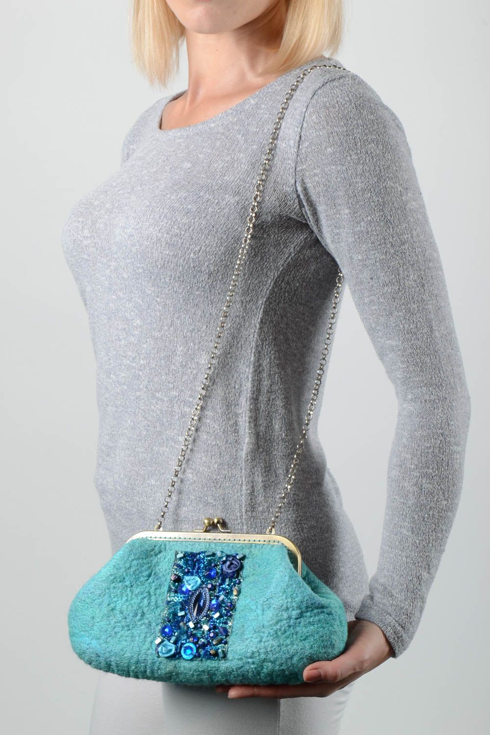 Sac pochette fait main Sac de laine turquoise avec chaîne Accessoire femme photo 1