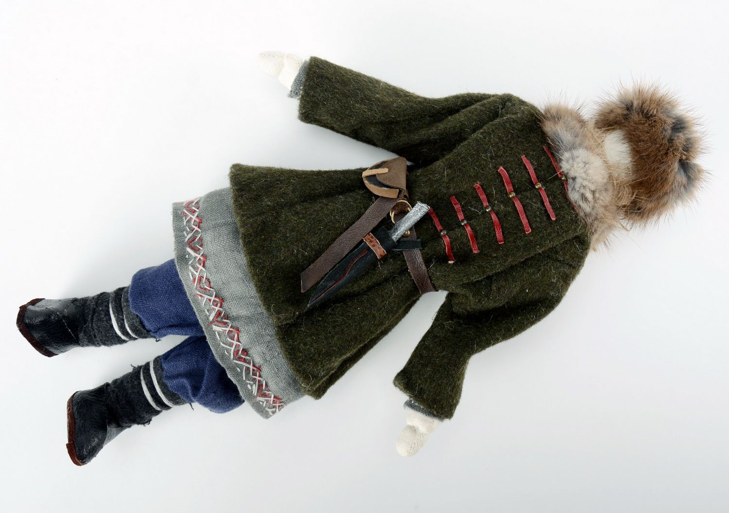 Интерьерная кукла Охотник времен Киевской Руси фото 4