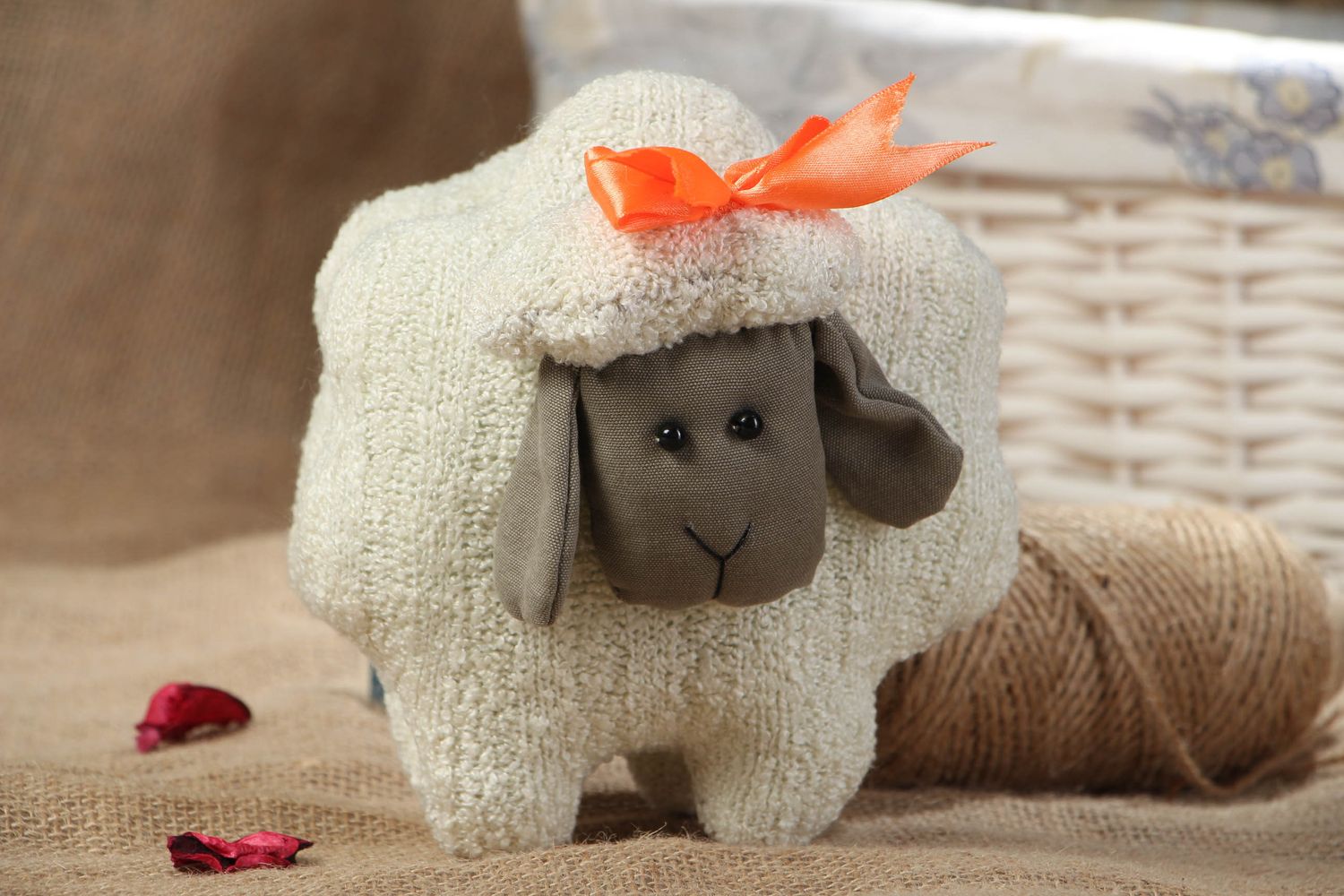 Pecorella carina fatta a mano pupazzo di peluche giocattolo simpatico da bambini foto 5