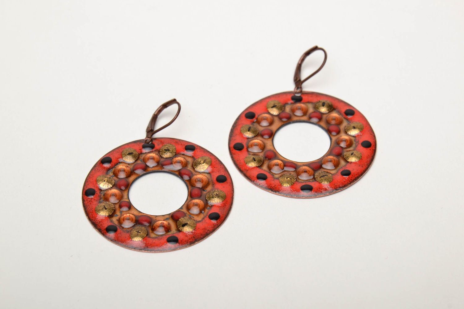Round copper earrings with enamel photo 3