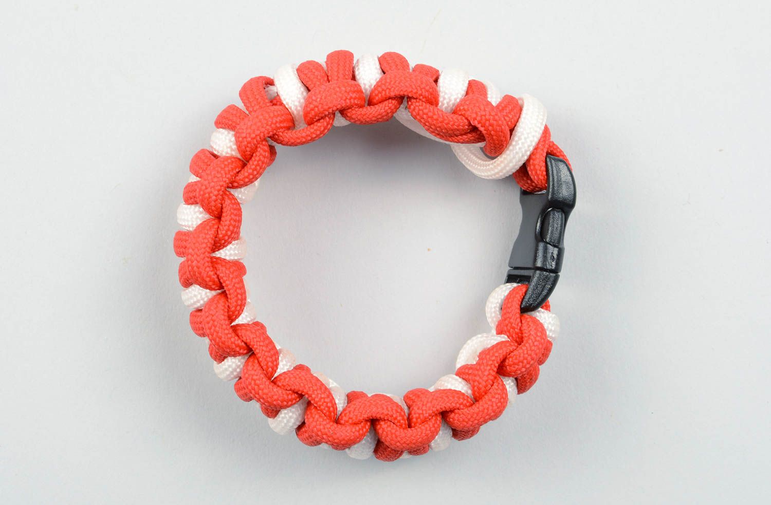 Schmuck für Männer handgefertigt Paracord Armband Designer Accessoire weiß rot foto 4