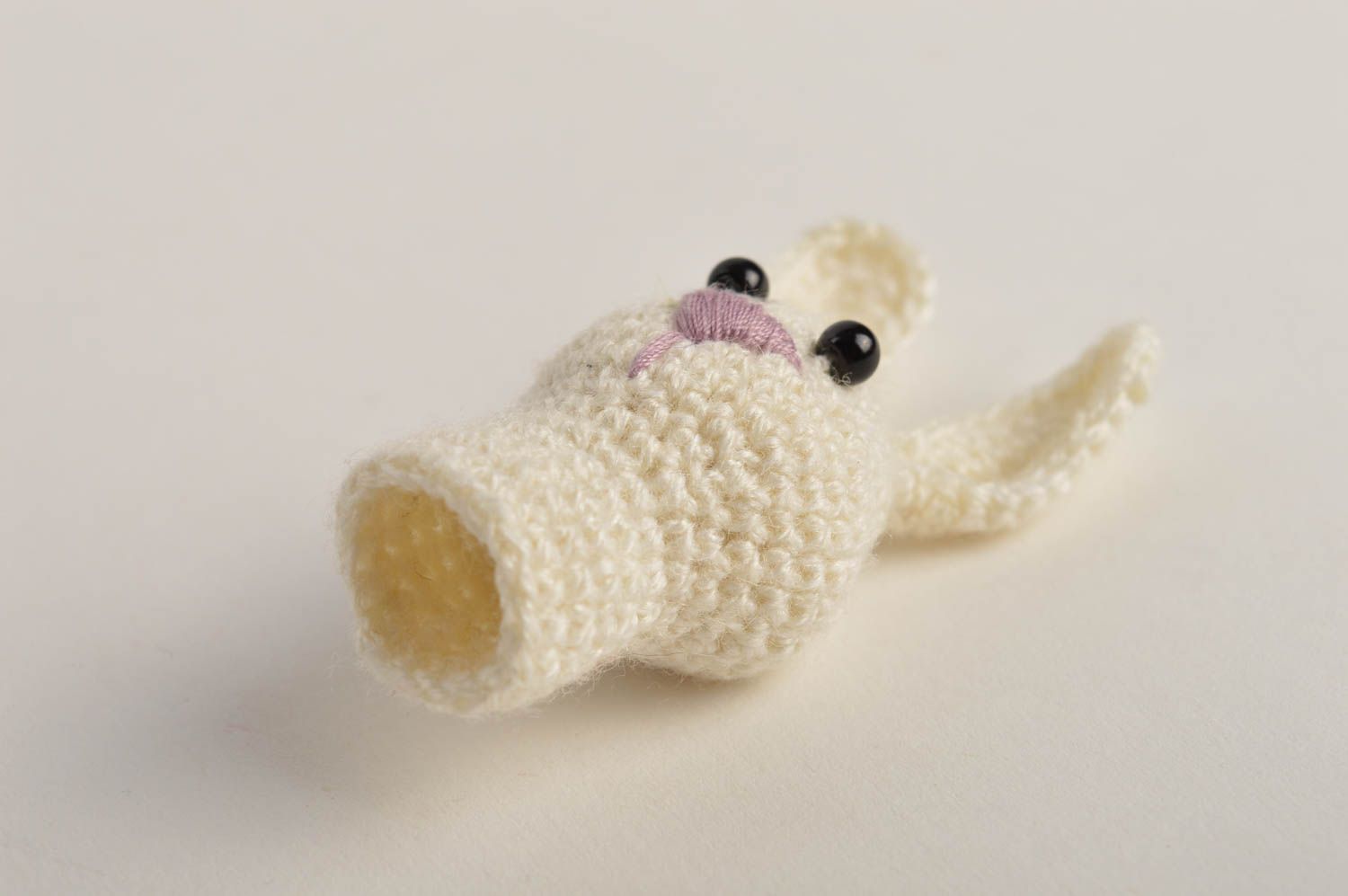 Marionnette à doigt lapin blanc faite main au crochet Cadeau pour enfant photo 3