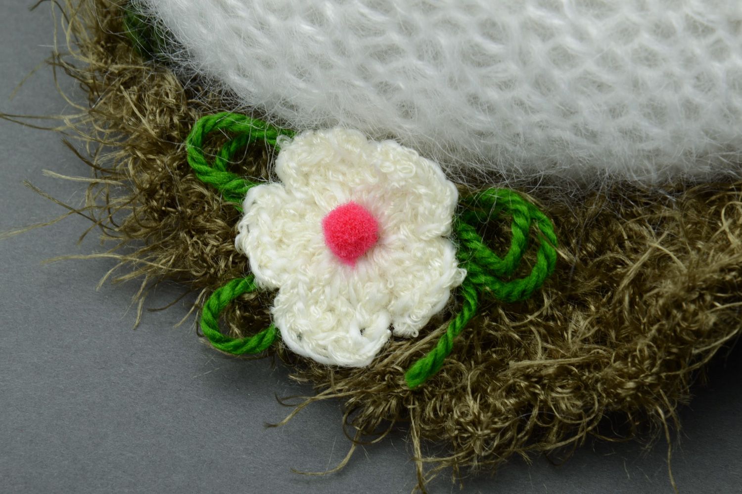 Jouet mou tricoté au crochet blanc fait main décoratif original Lapin de Pâques photo 4