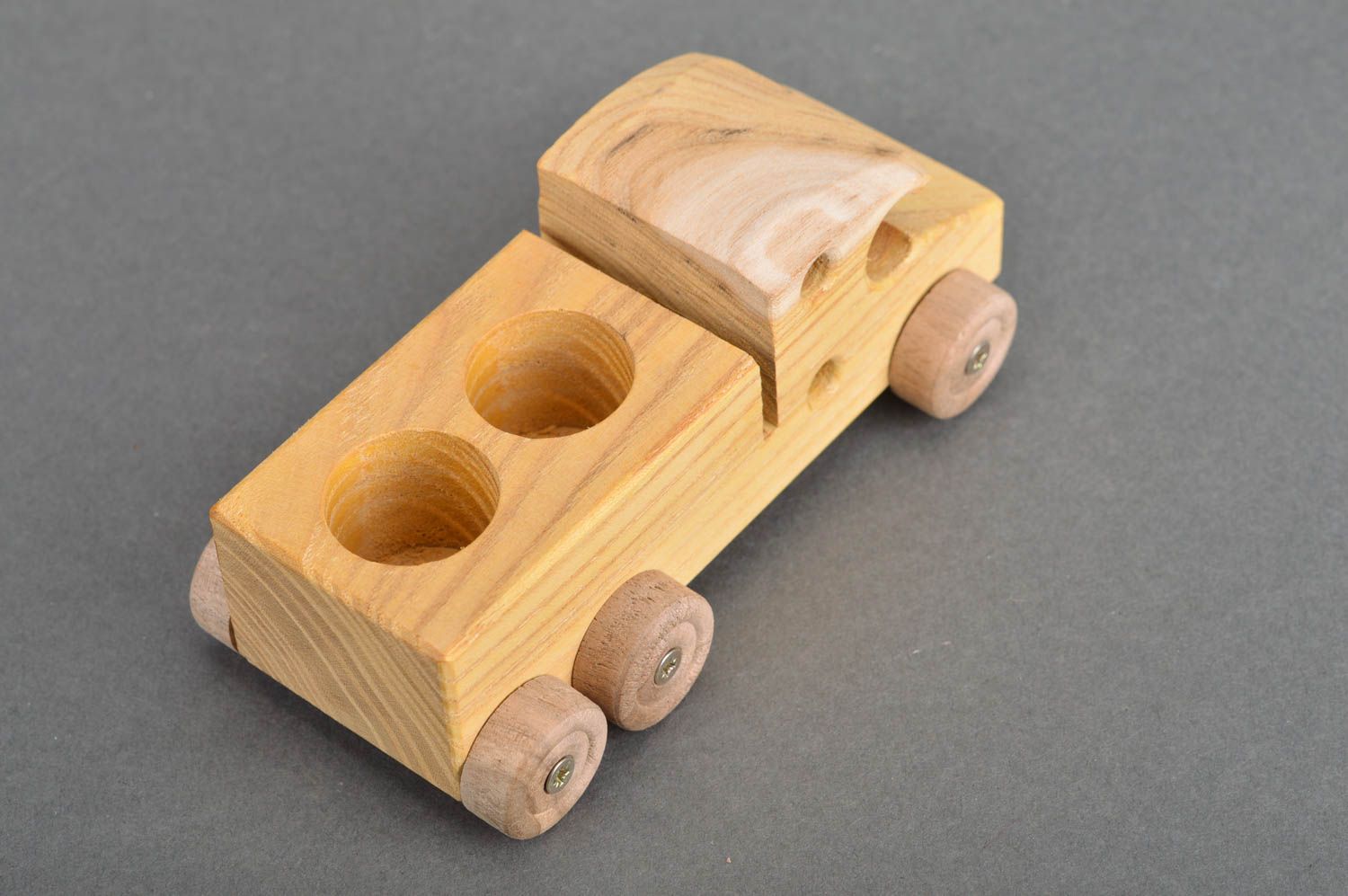 Öko reines schönes Zieh Spielzeug Lkw aus Holz für Jungen handgemacht geschnitzt foto 2