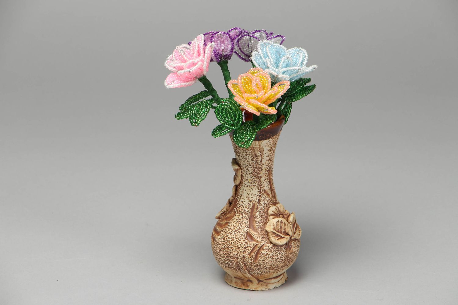 Fleurs artificielles en perles de rocaille dans vase faites main photo 1