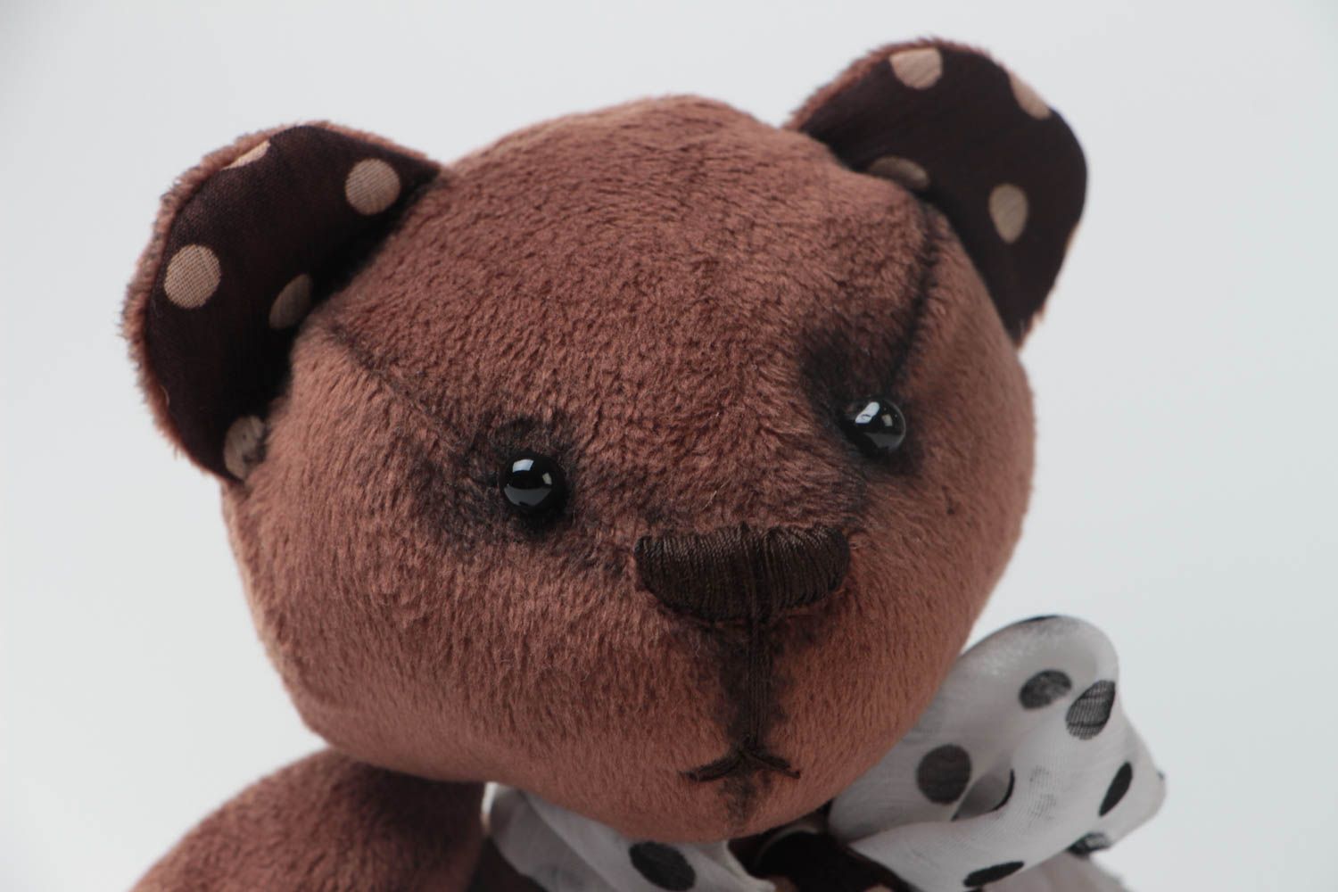 Мягкая игрушка медвежонок из плюша ручной работы милый шоколадного цвета с бантиком фото 3