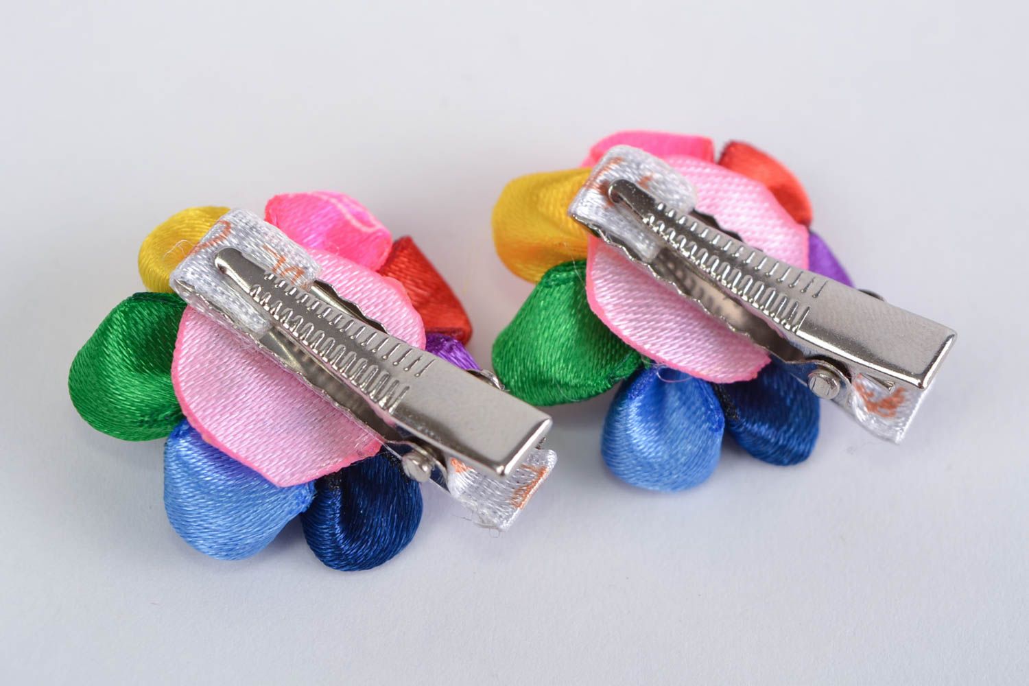 Set of 2 handmade small decorative hair clips with colorful kanzashi flowers photo 5