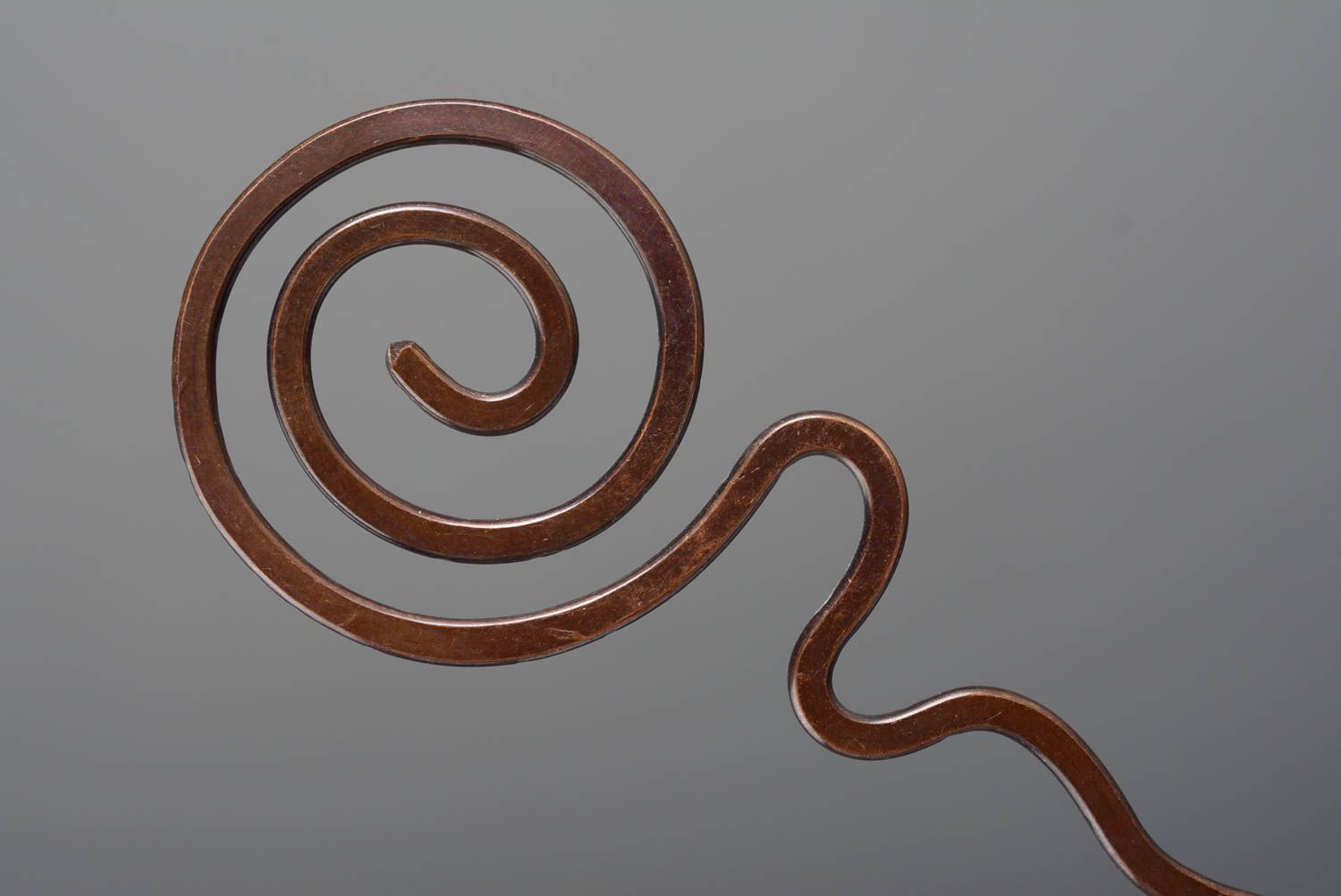 Horquilla de cobre artesanal alambrismo en estilo griego foto 2