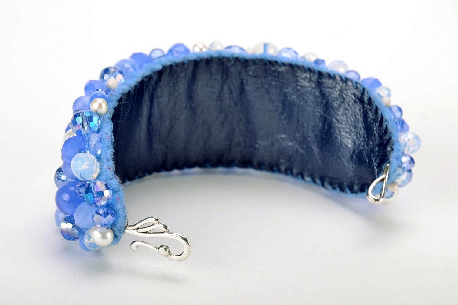 Bracelet en cristaux bleus et perles fait main original photo 2