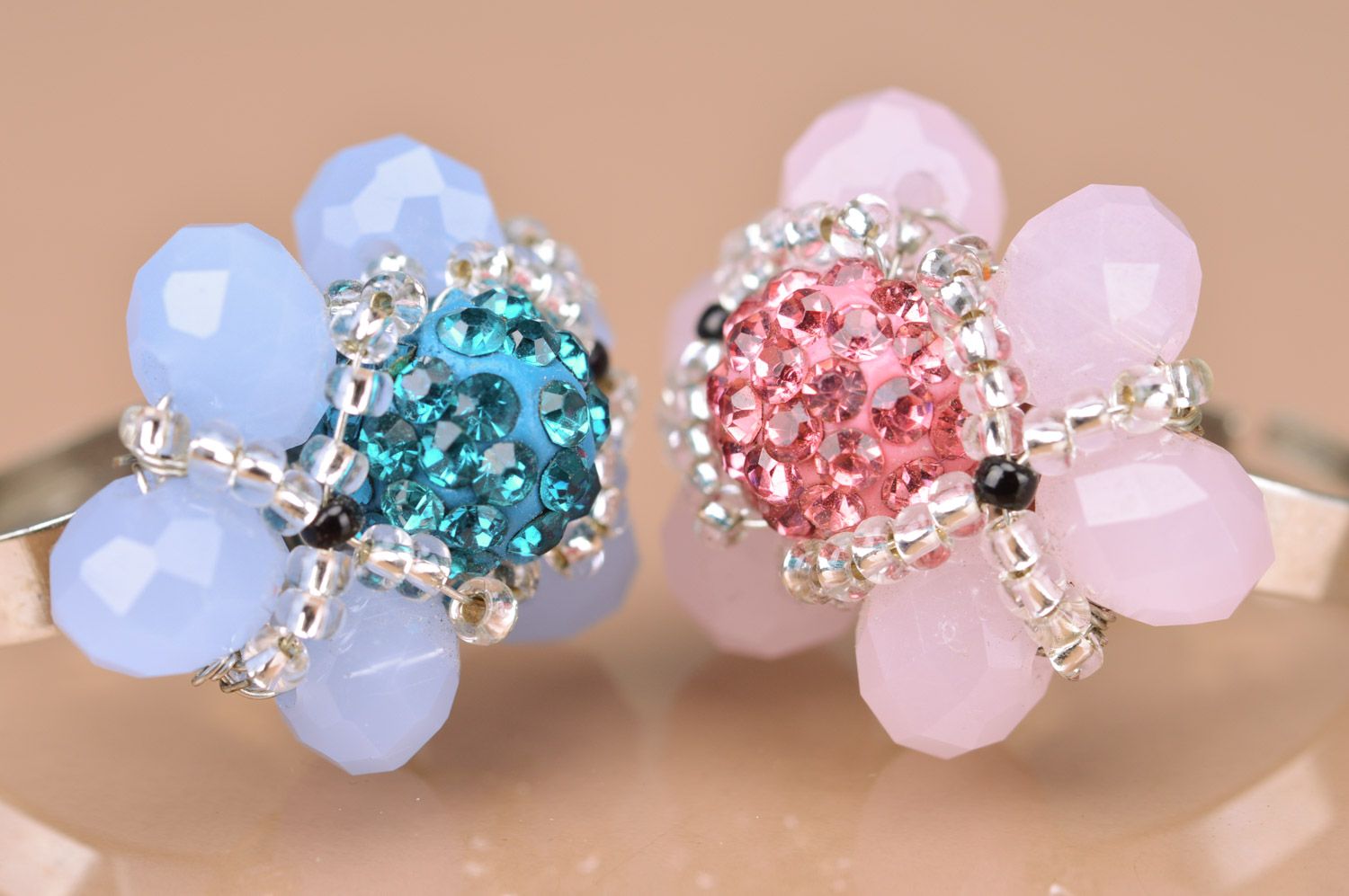 Set of handmade woven bead flower rings 2 items pink and blue photo 4