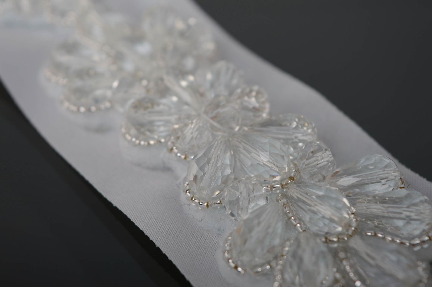 Handgemachter Gürtel aus Atlasband mit Glasperlen weiß für Frauen foto 5