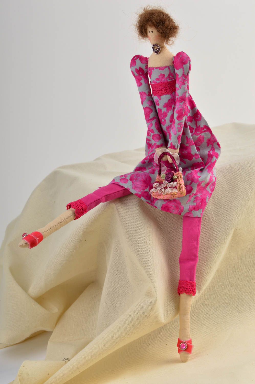 Кукла ручной работы кукла из ткани красивая с сумкой мягкая кукла стильная фото 1