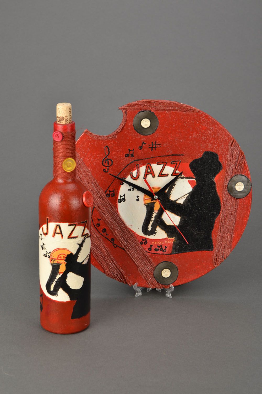 Bottle and wall clock made using decoupage technique photo 1