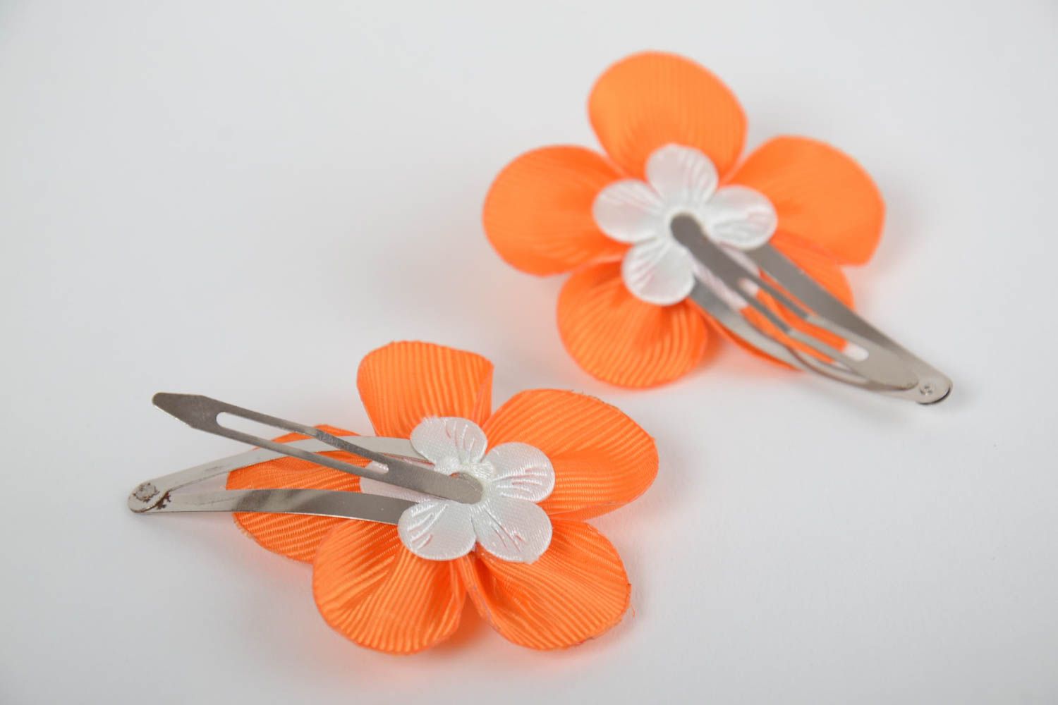 Bunte orange Blumen Haarspangen Set 2 Stück aus Ripsbändern für Kinder handmade foto 3