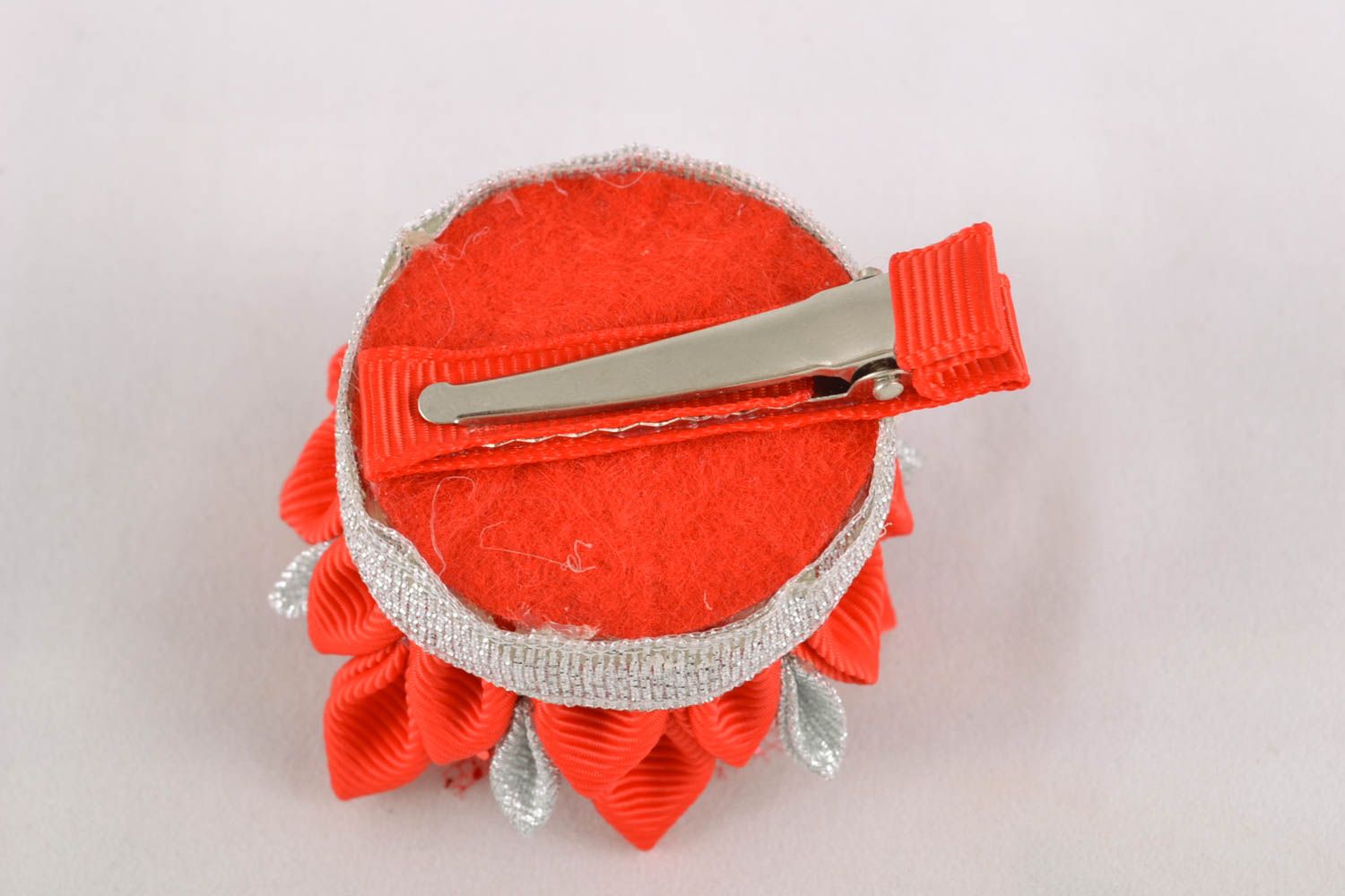 Hair clip with crown made of ribbons photo 3