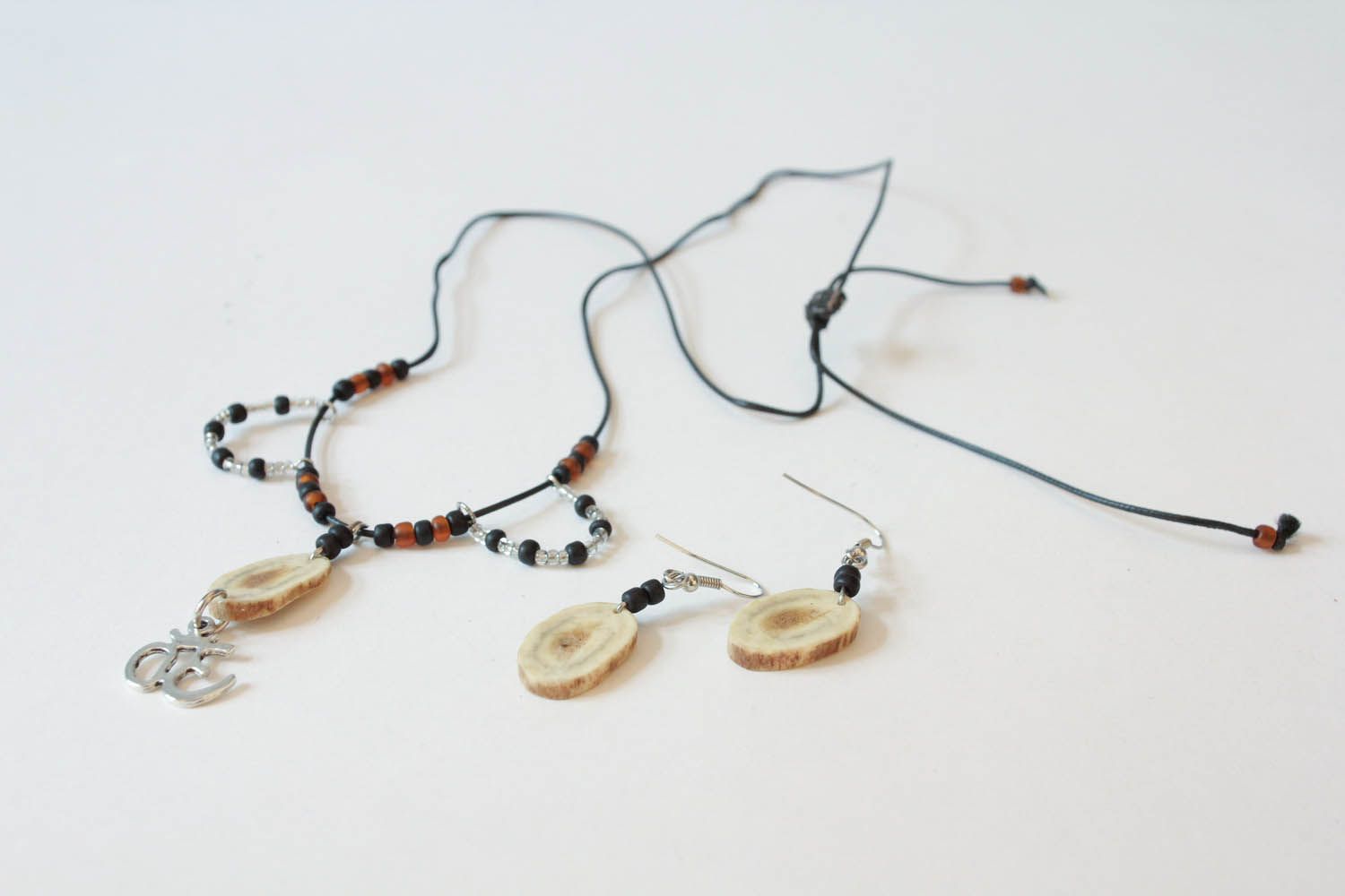 Set of natural horn jewelry Ohm photo 4