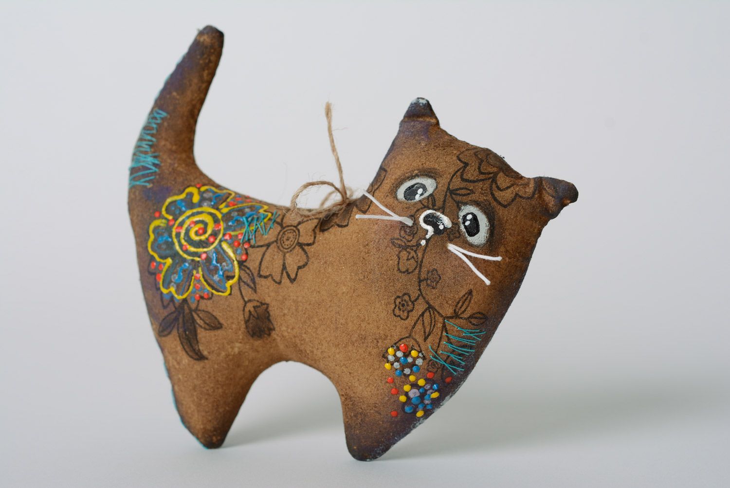 Мягкая игрушка ручной работы котик из хлопка с пропиткой кофе расписной фото 5