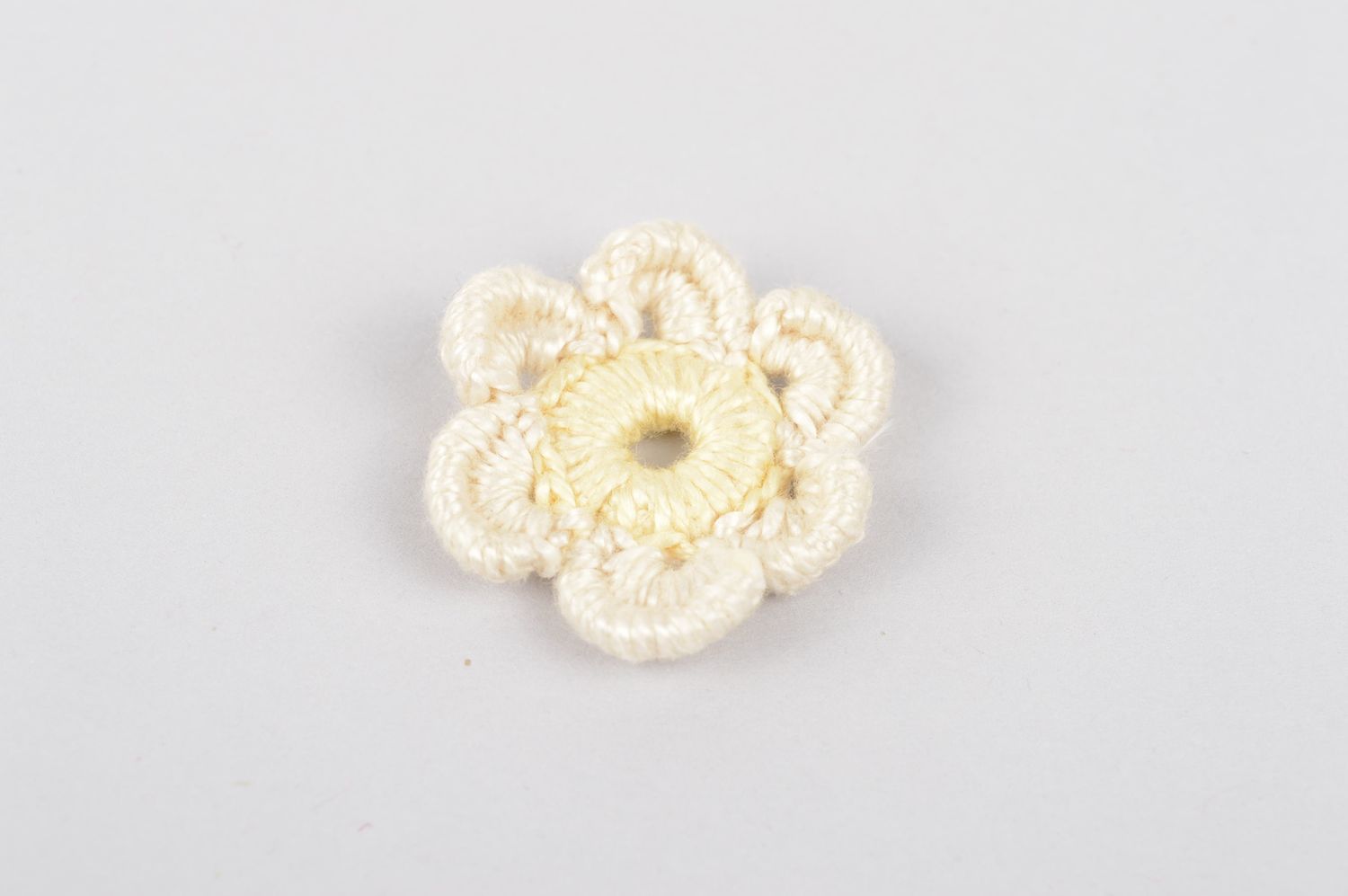 Fornitura fatta a mano fiore di lana per spilla semilavorato da bigiotteria
 foto 2