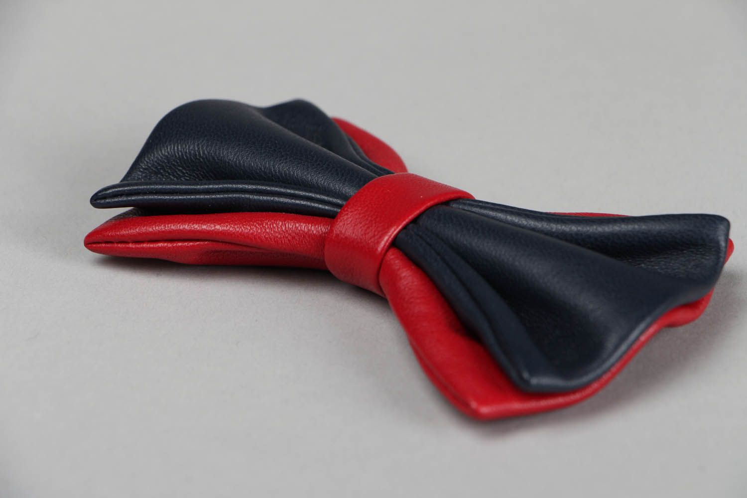 Black and red leather bow tie photo 2