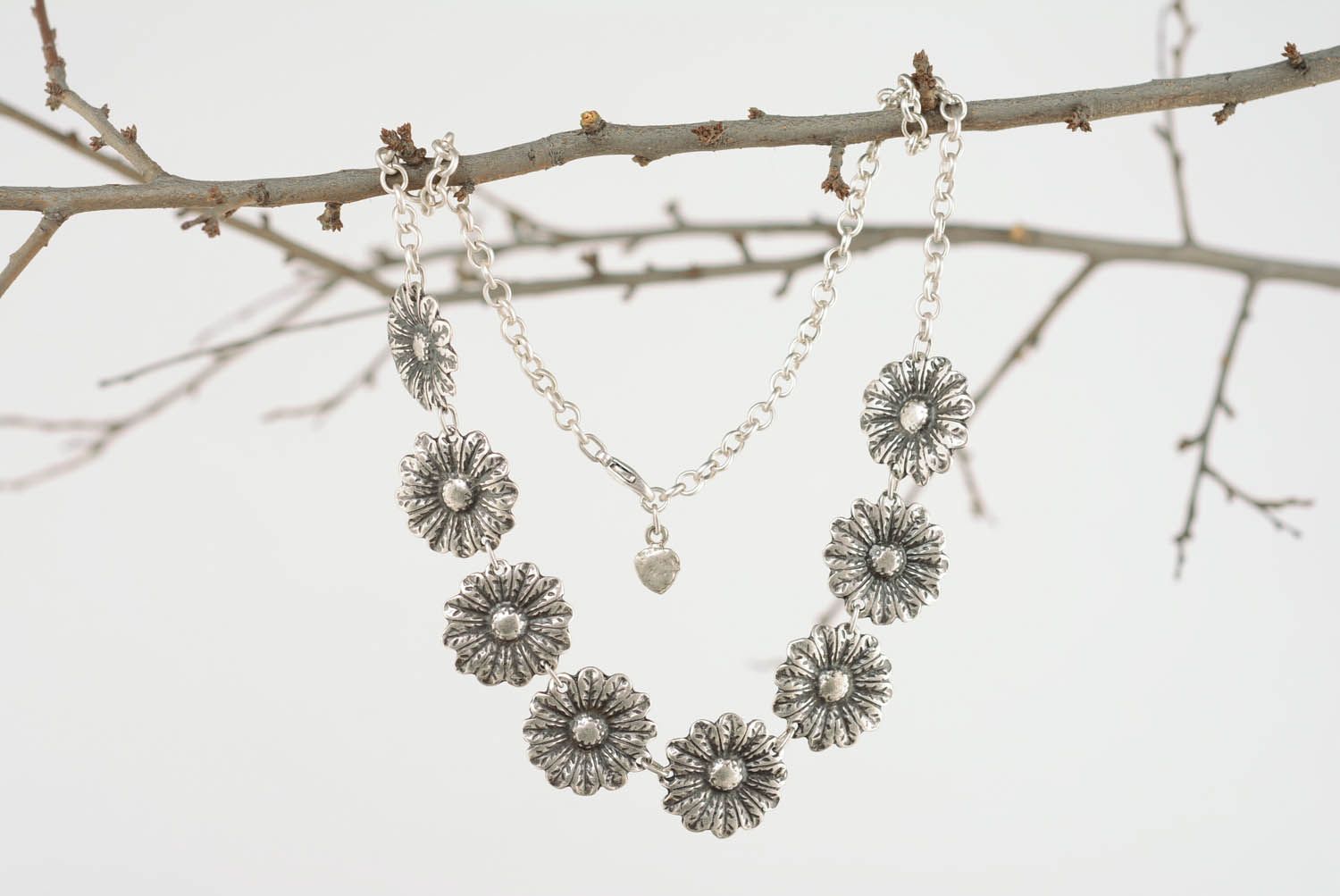 Metal necklace Daisies photo 1