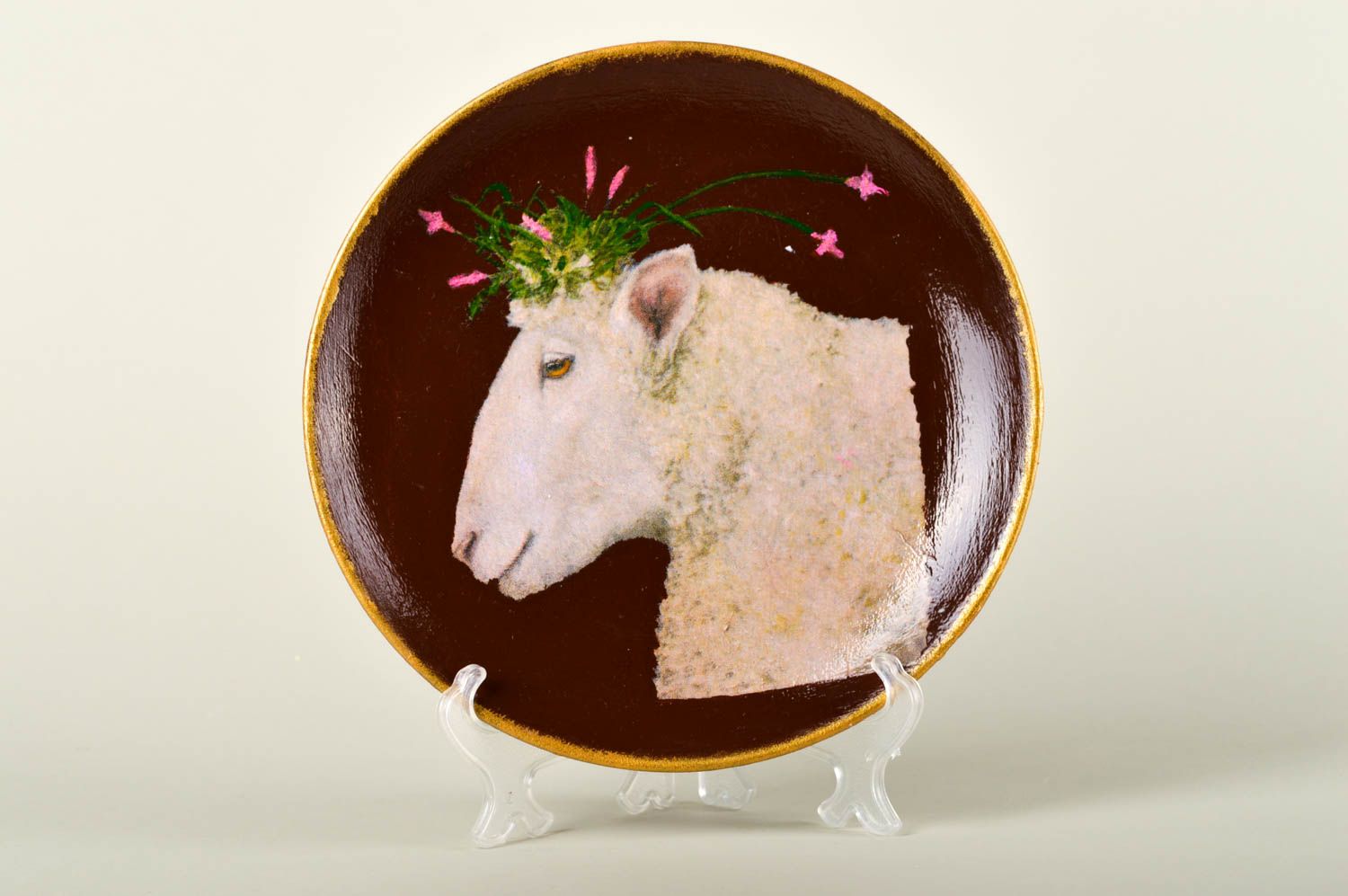 Керамическая тарелка ручной работы расписная тарелка с овечкой глиняная посуда фото 1