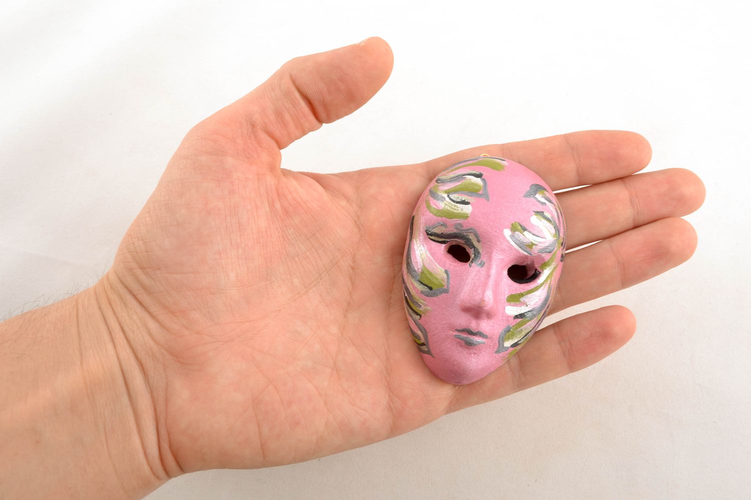 Masque décoratif en céramique peint à la main photo 1