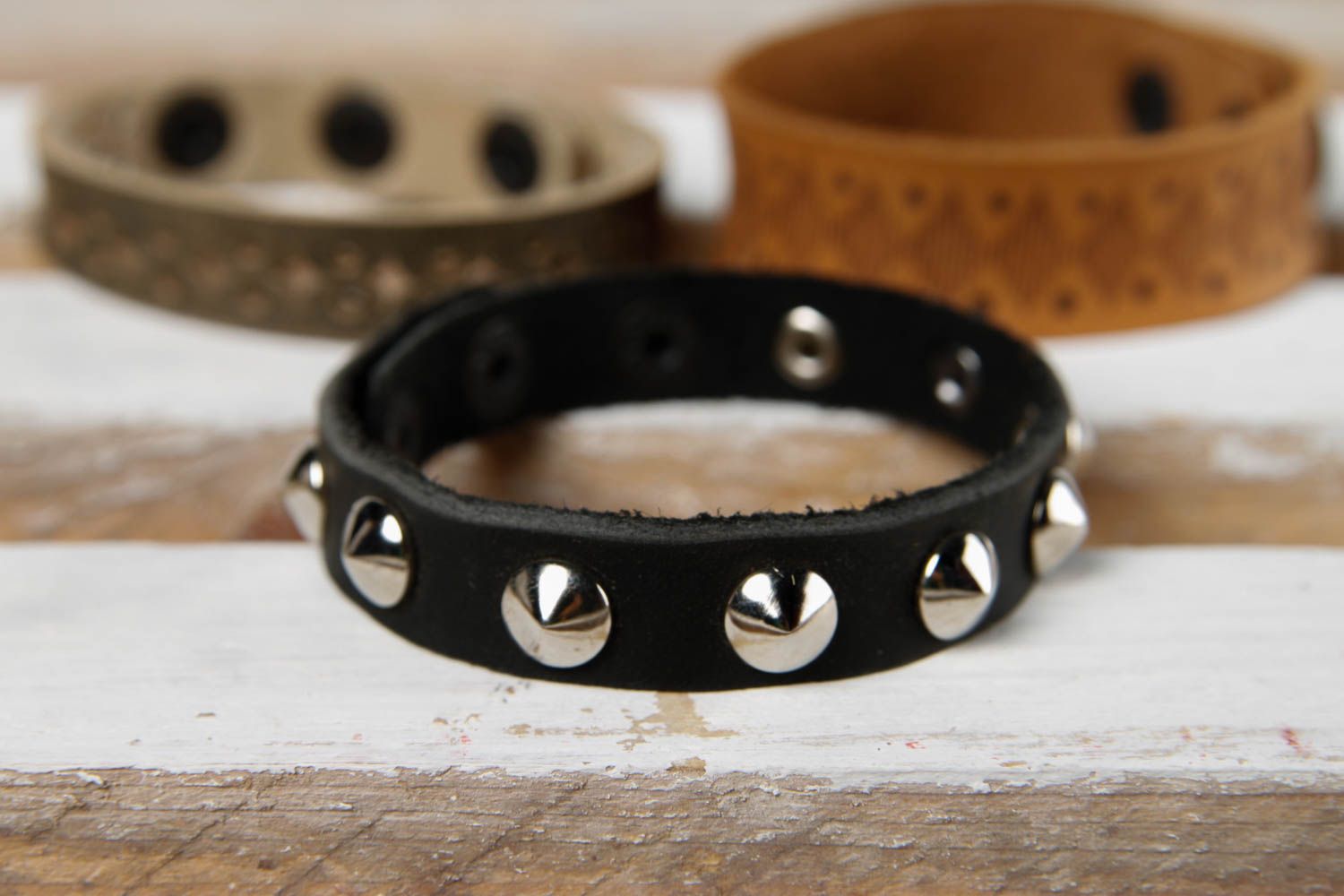 Handmade schwarzes Armband aus Leder Designer Schmuck Accessoire für Frauen  foto 1