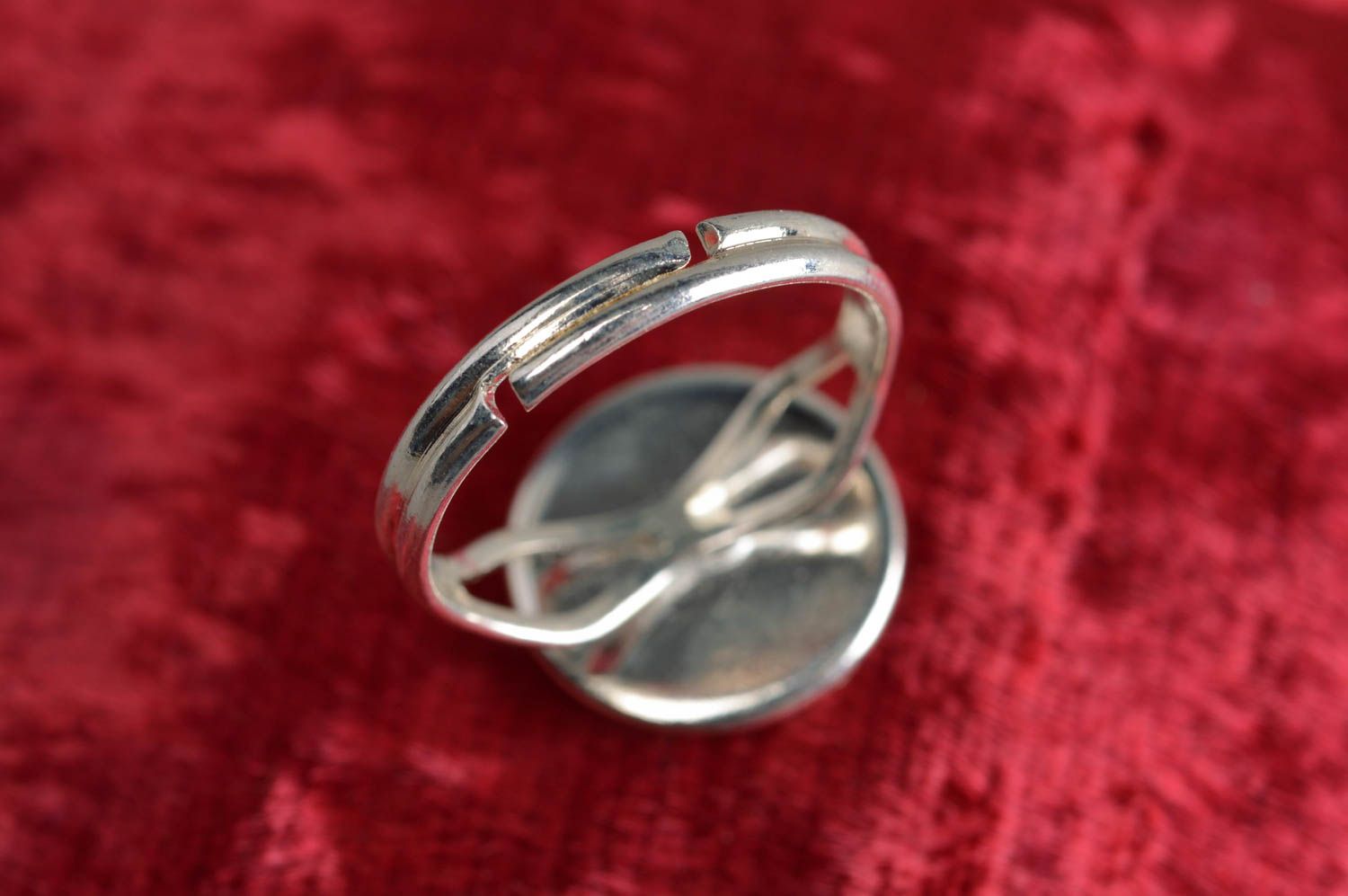 Handgemachter massiver Ring mit Epoxidharz mit Katzenbild stilvoll modisch foto 4