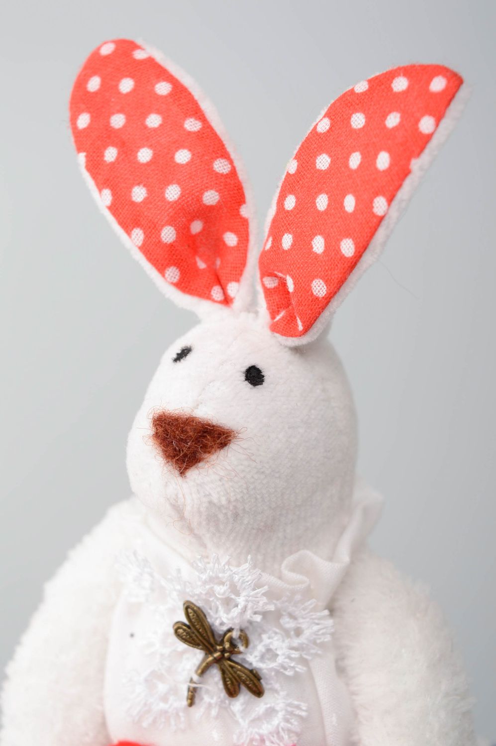 Doudou en tissu en forme de lapin blanc photo 2