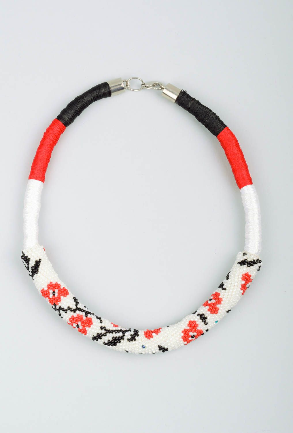 Collier en perles de rocaille et fils au crochet blanc style japonais fait main photo 1