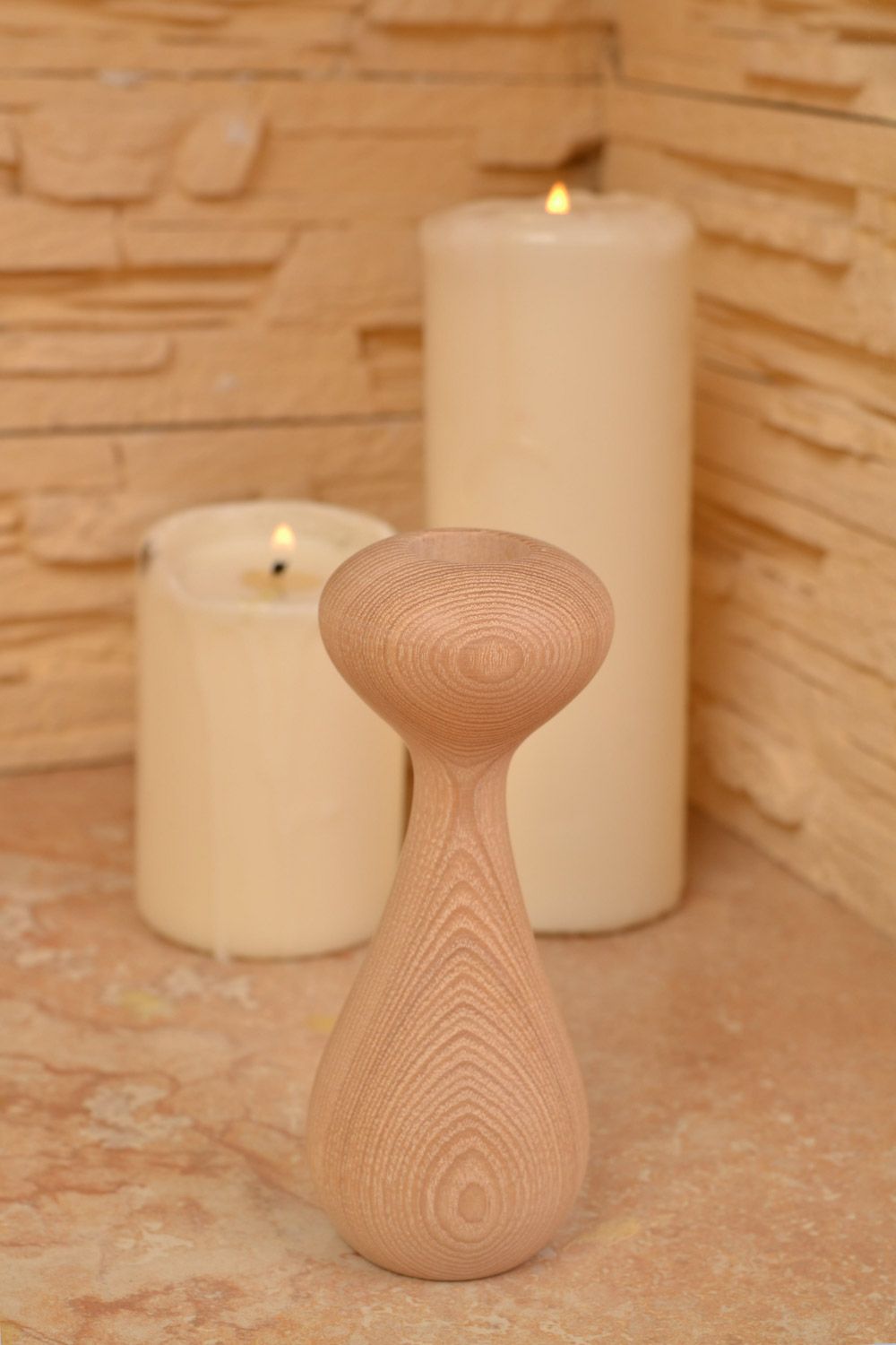 Подсвечник ручной работы из древесины клена под одну свечу маленький необычный фото 1