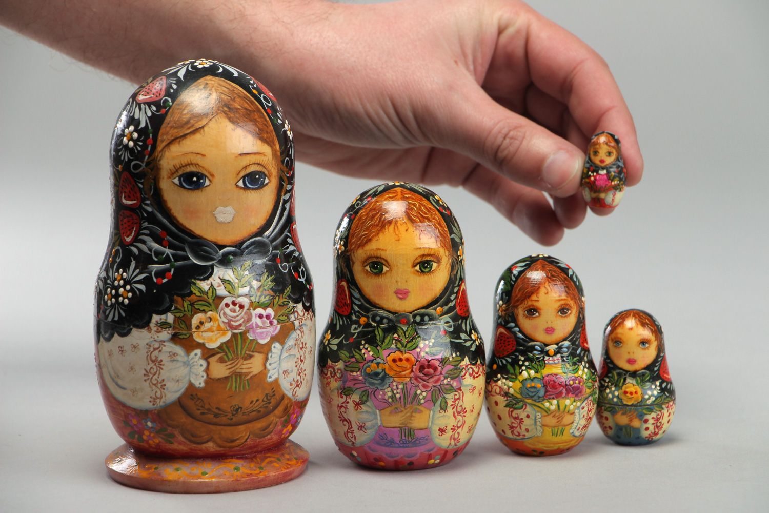 Handmade traditional painted wooden nesting doll Matryoshka five items photo 5