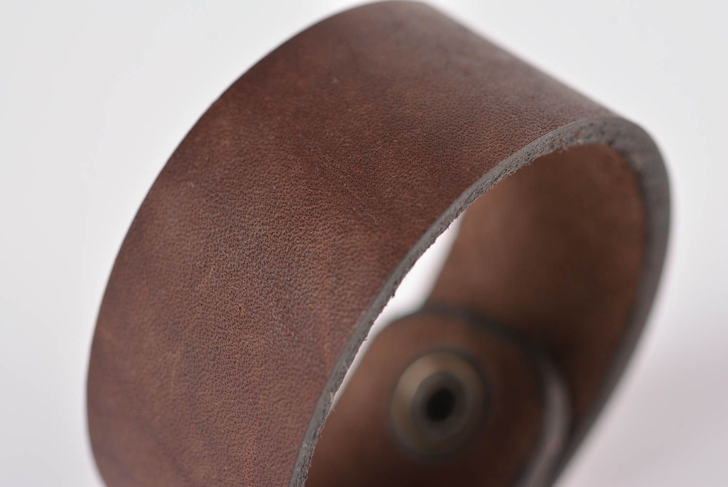 Bracelet en cuir large marron Bijoux fait main original Accessoire pour femme photo 5