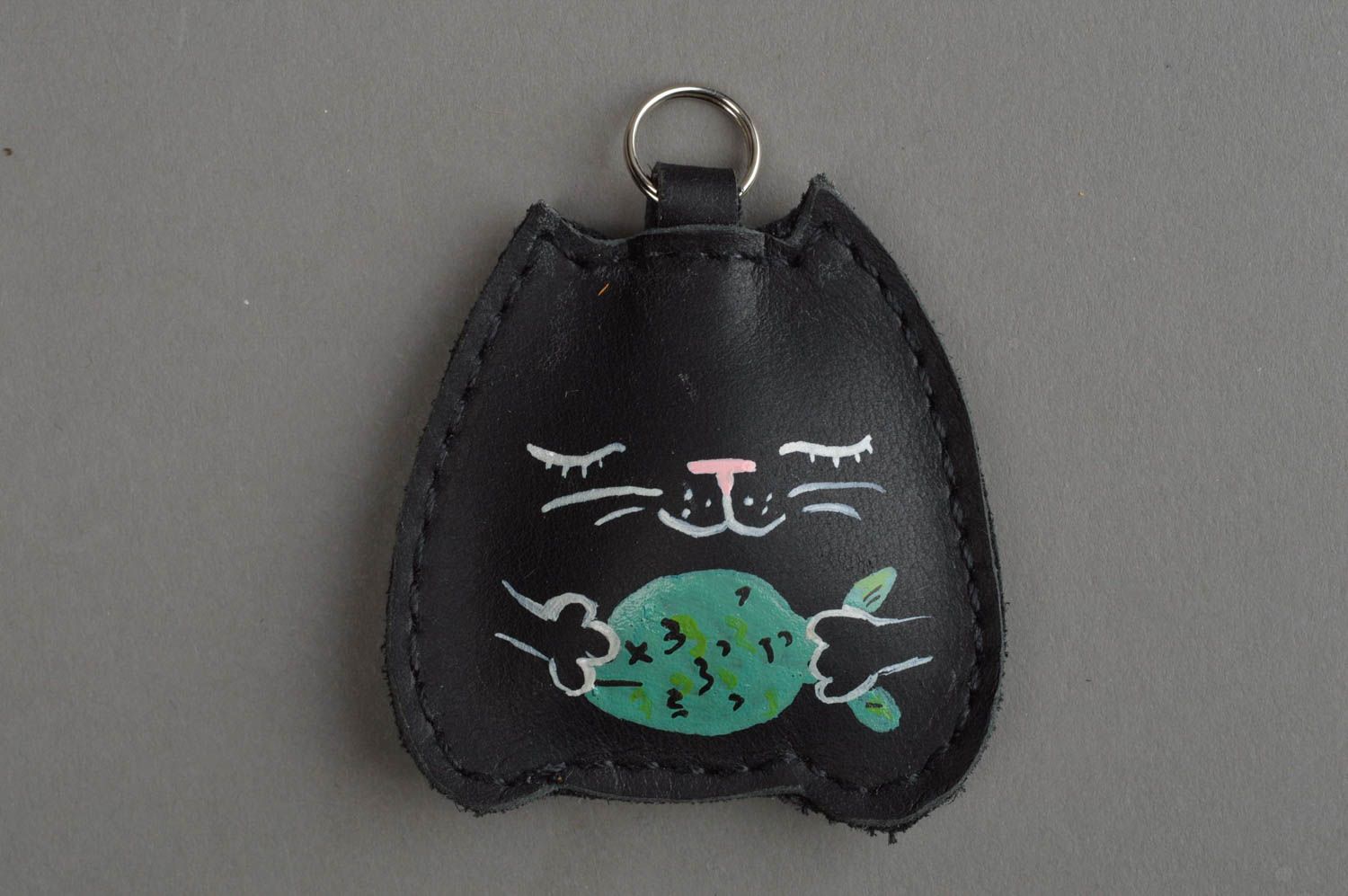 Брелок для ключей из натуральной кожи ручной работы в виде черного кота фото 2