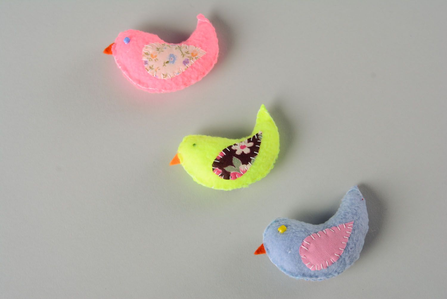 Conjunto de brinquedos macios feitos à mão de tecido Pássaros foto 3