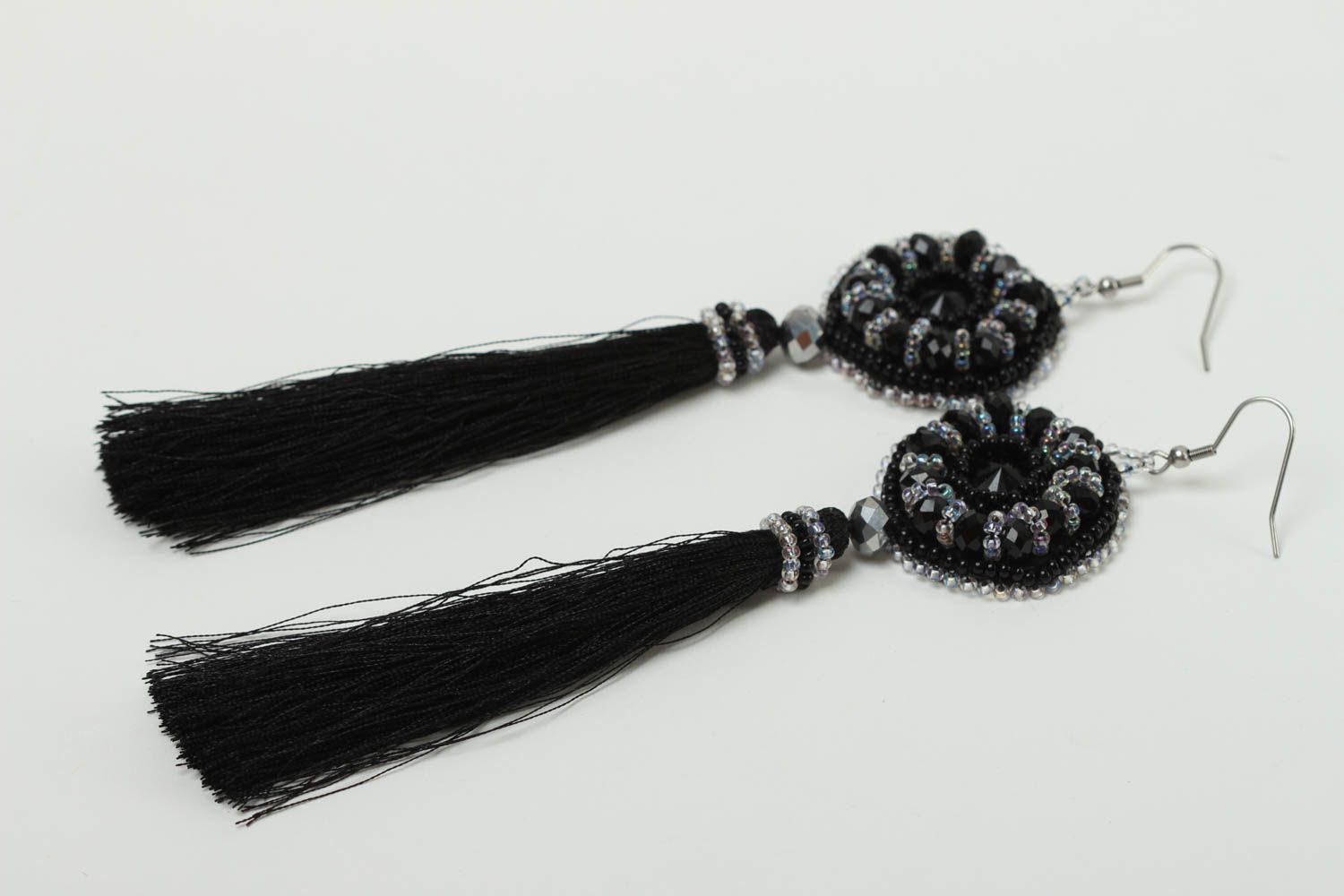 Серьги ручной работы модные серьги длинные черные бахрома серьги из бисера фото 2