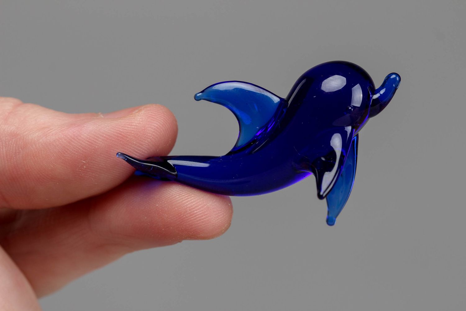 Фигурка дельфина синяя стеклянная ручная работа  фото 4