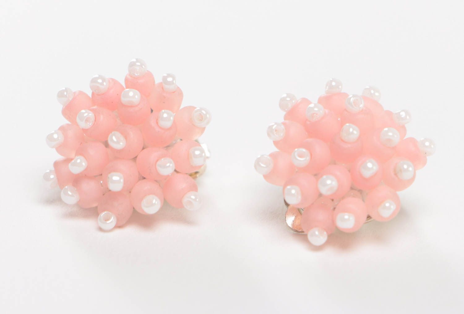 Boucles d'oreilles fait main Bijou original clips roses perles Accessoire femme photo 3