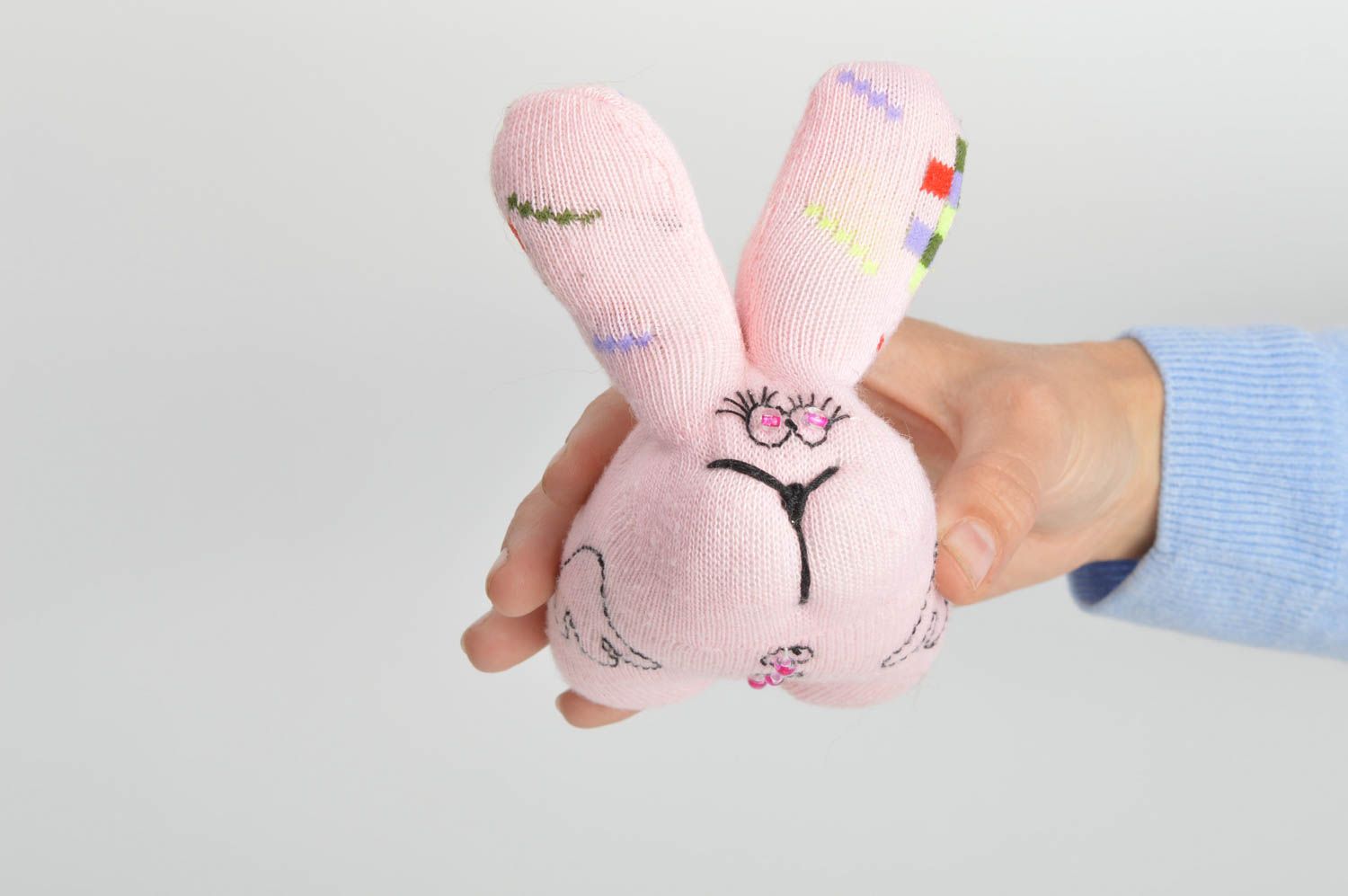Juguete de peluche original para niños hecho a mano con forma de liebre rosada foto 2