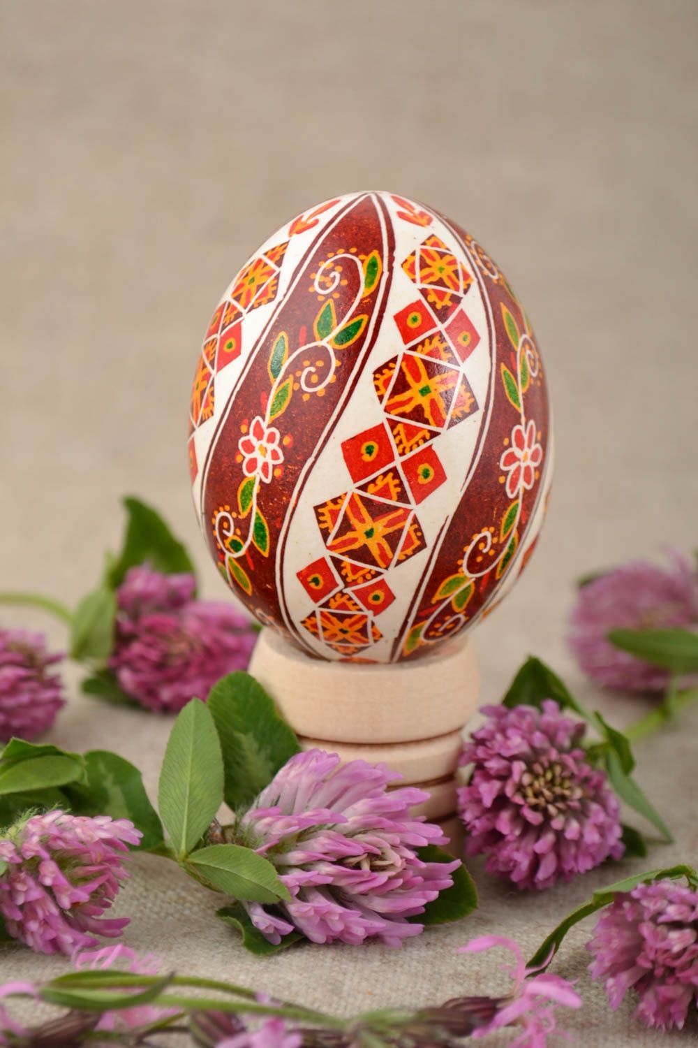 Huevo de Pascua artesanal pintado con tintes acrílicos bonito foto 1