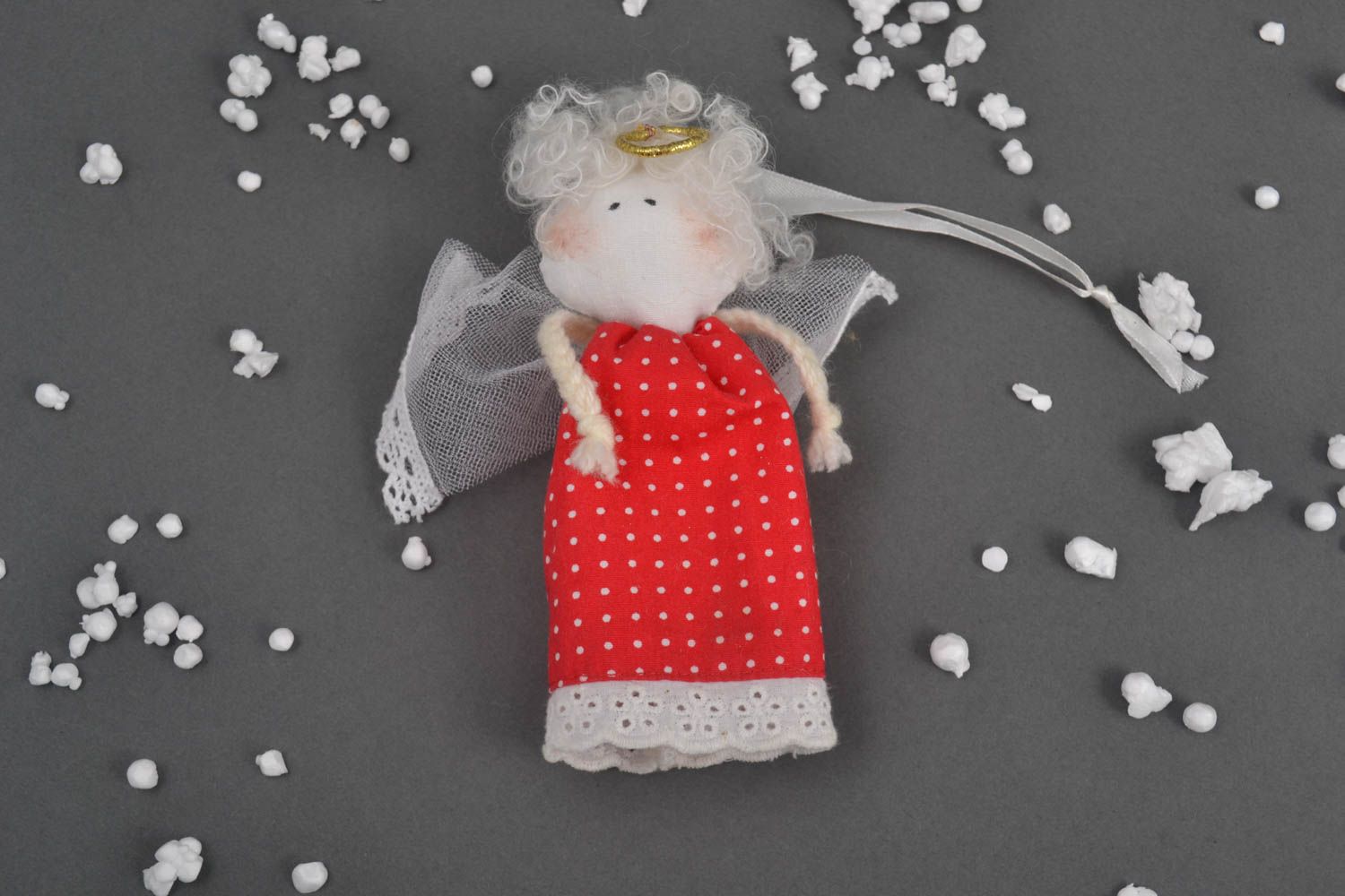 Кукла ручной работы декор для дома тряпичная кукла с петелькой Ангел в красном фото 1